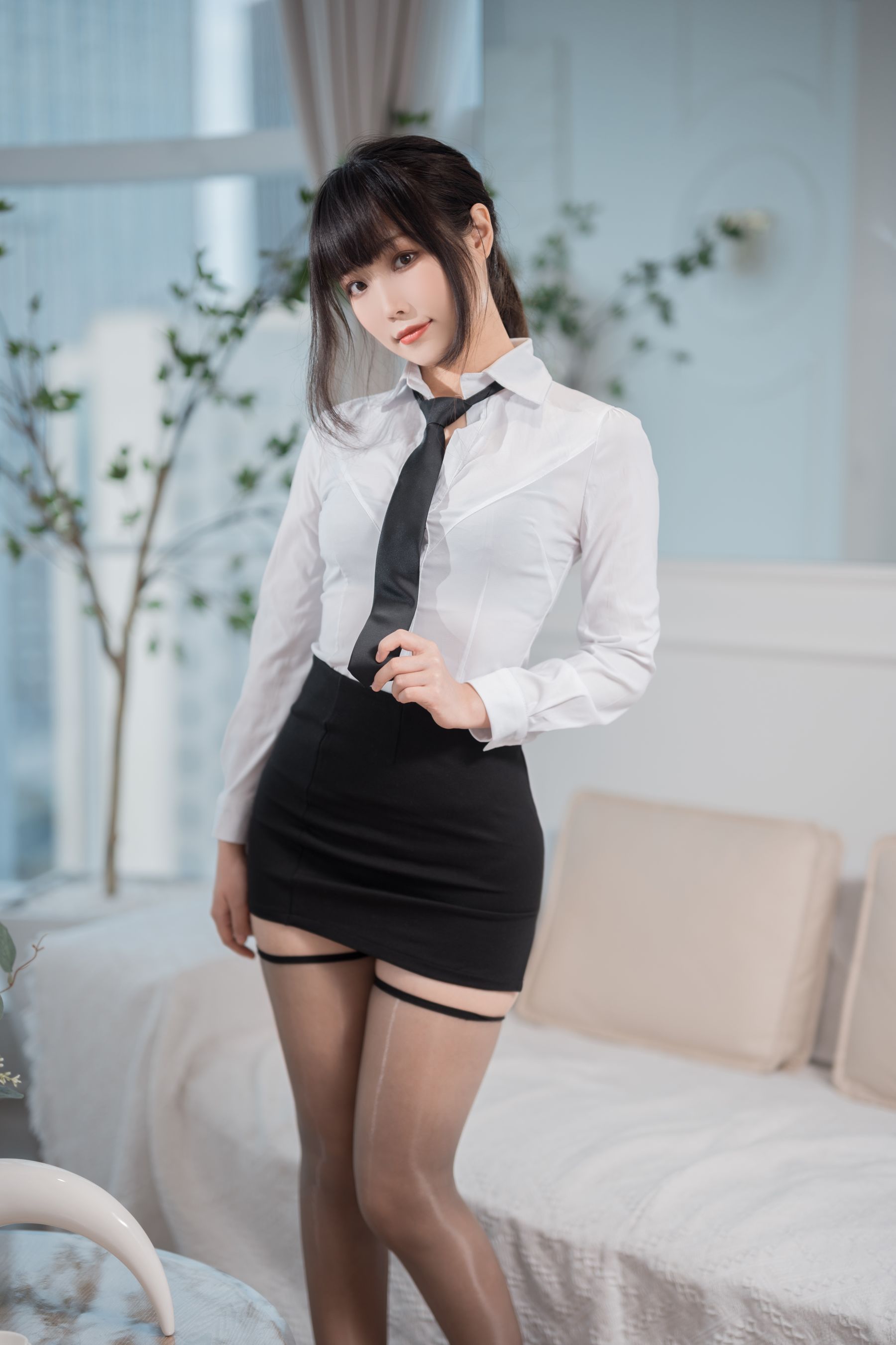 [福利COS] Cosplay汪知子 - OL黑丝