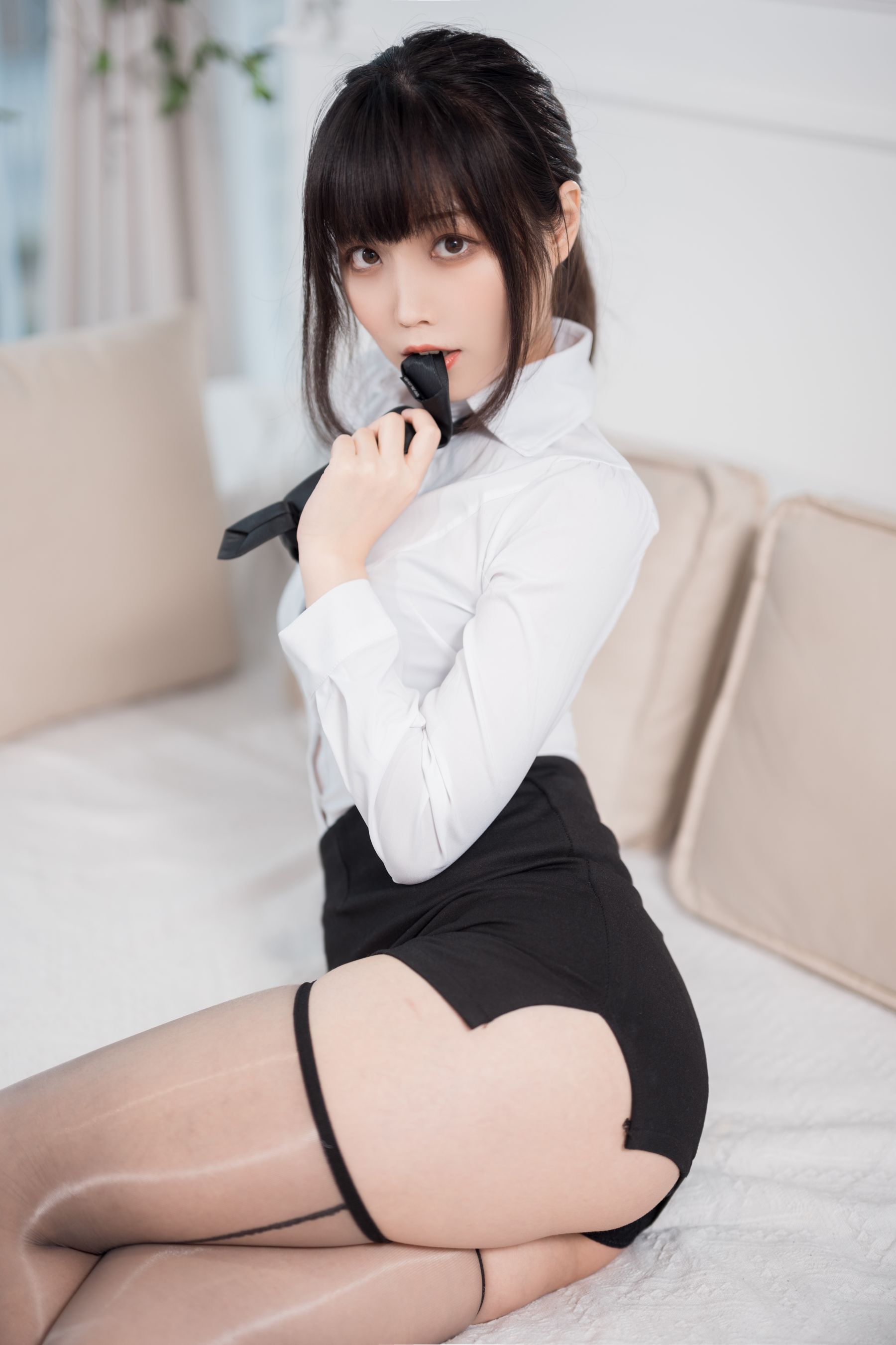 [福利COS] Cosplay汪知子 - OL黑丝