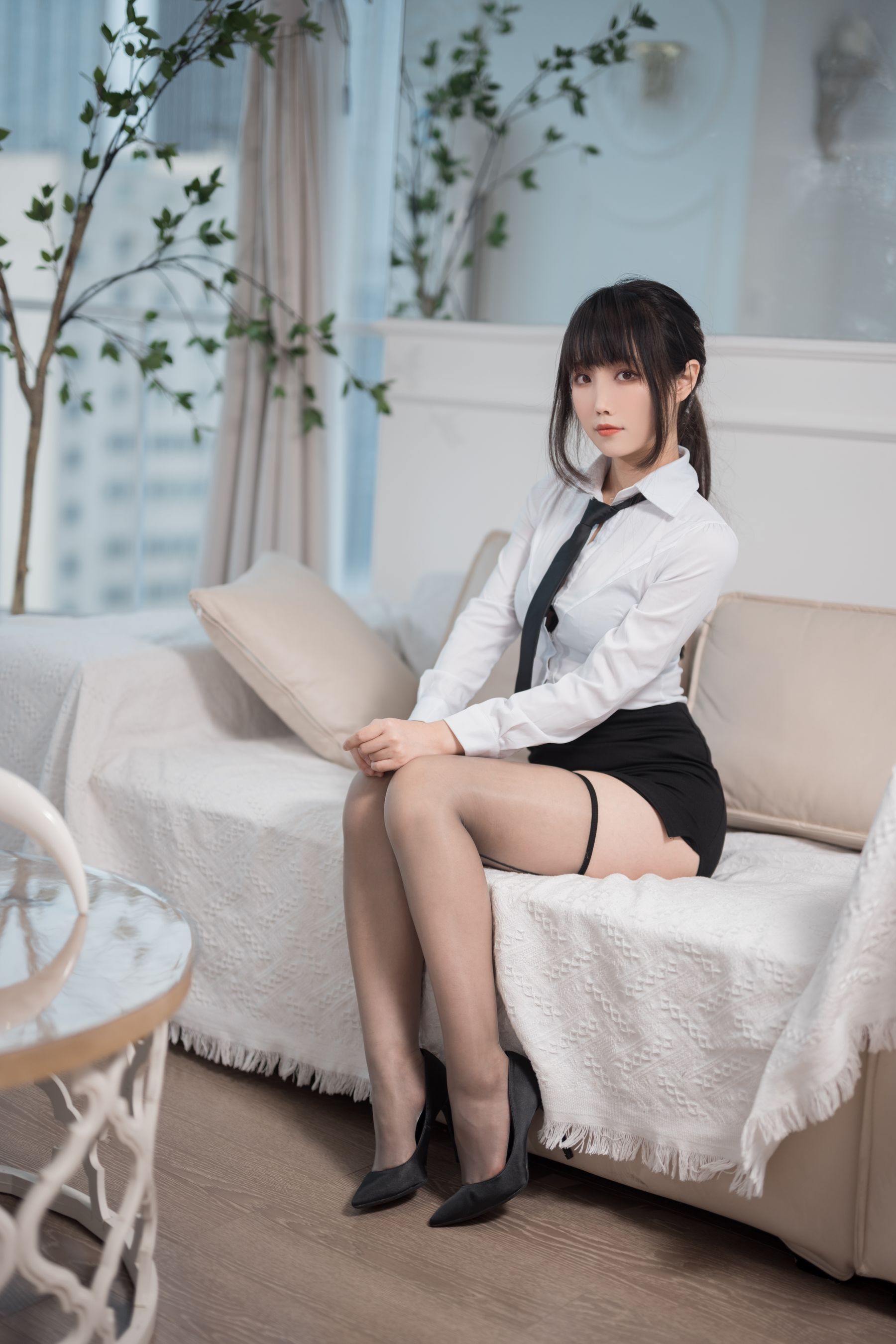 [福利COS] Cosplay汪知子 - OL黑丝