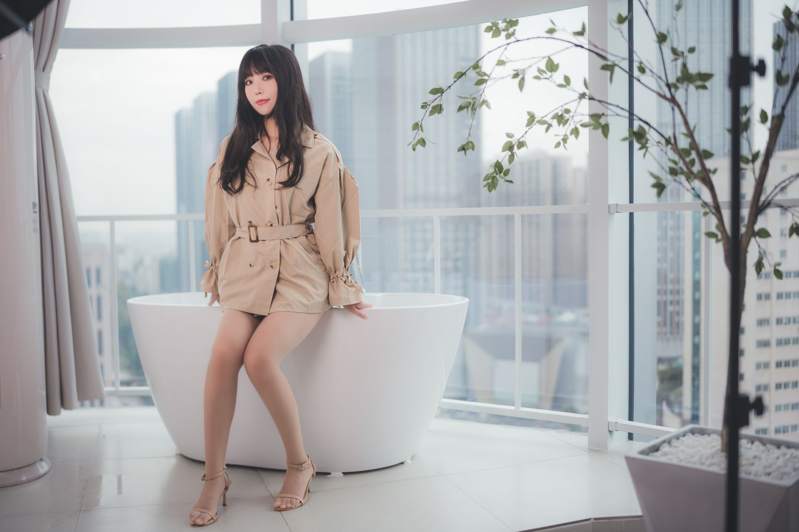 [福利COS] Cosplay汪知子 - 风衣