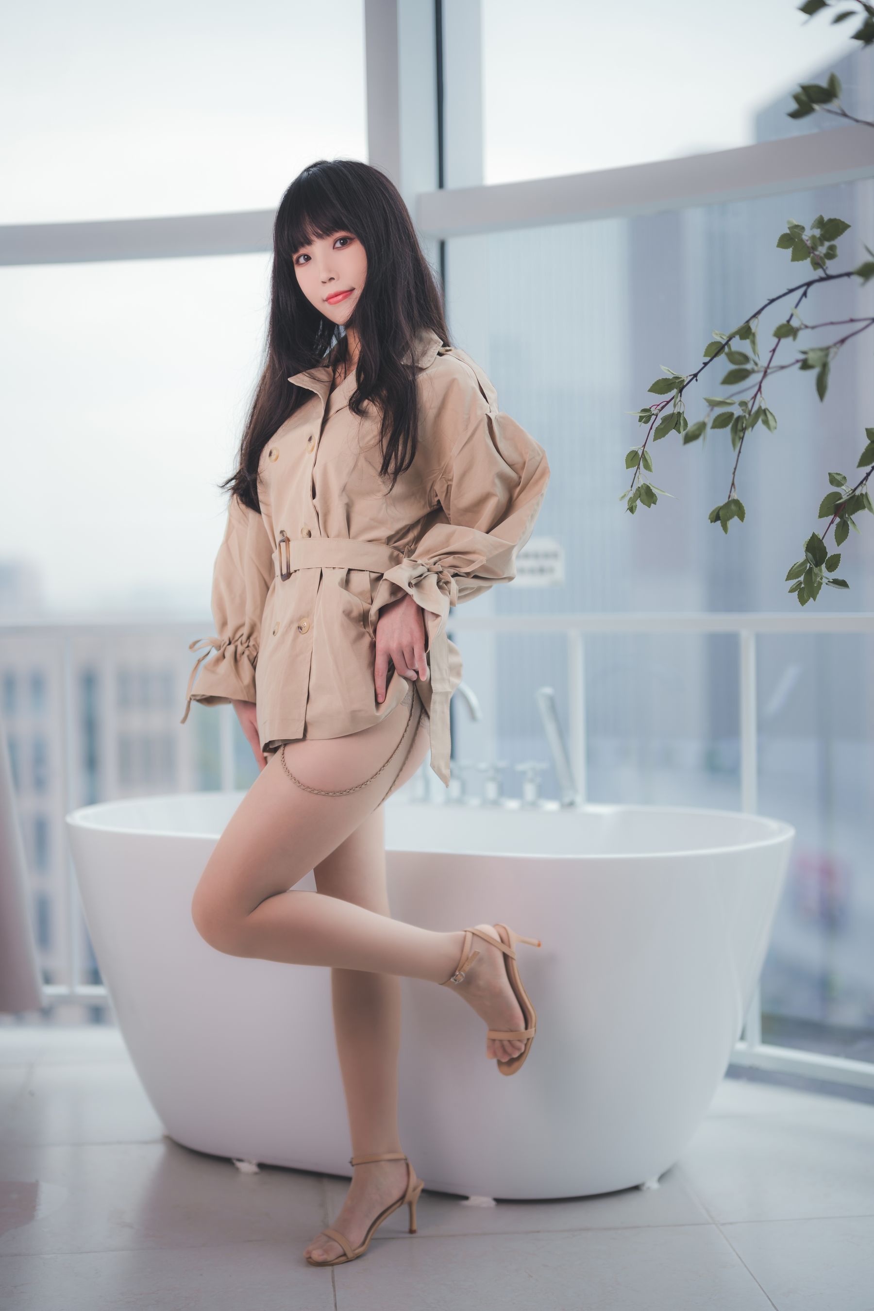 [福利COS] Cosplay汪知子 - 风衣