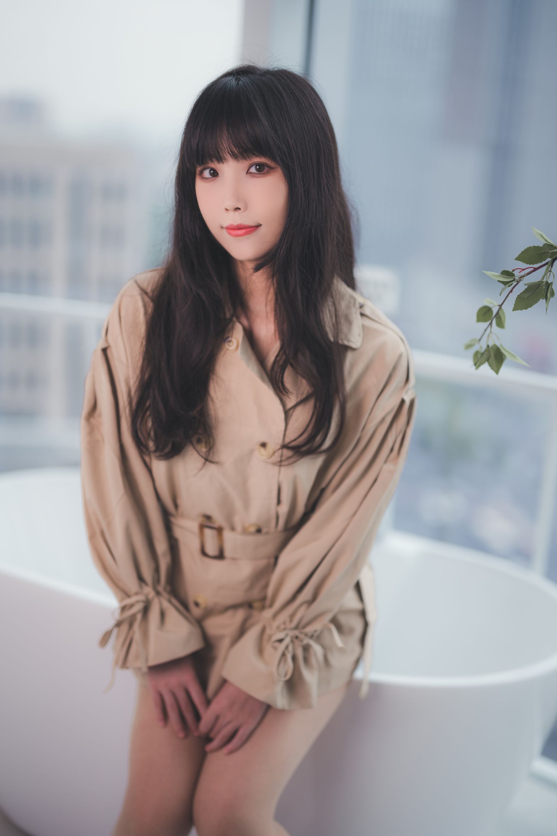 [福利COS] Cosplay汪知子 - 风衣