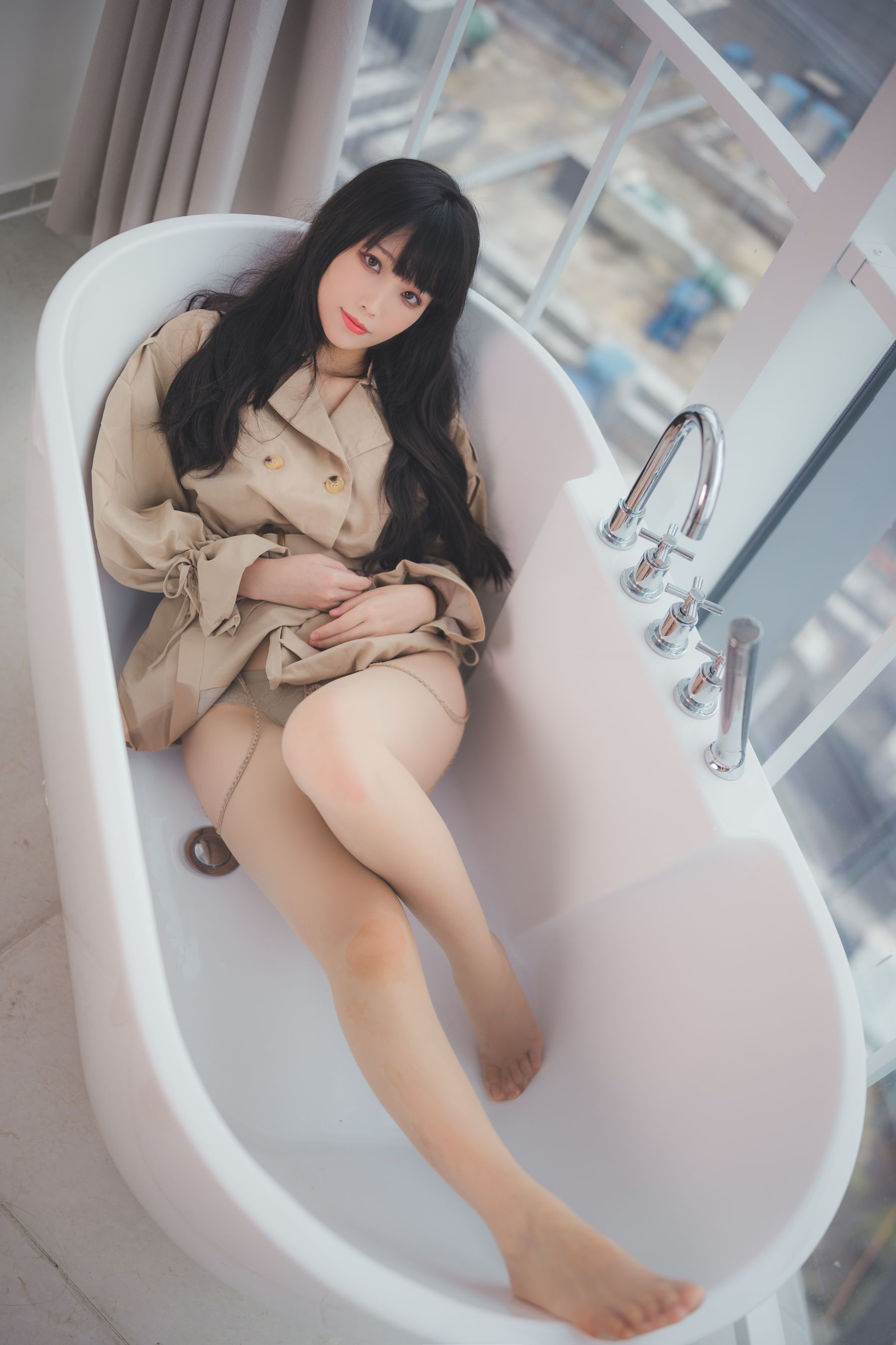 [福利COS] Cosplay汪知子 - 风衣