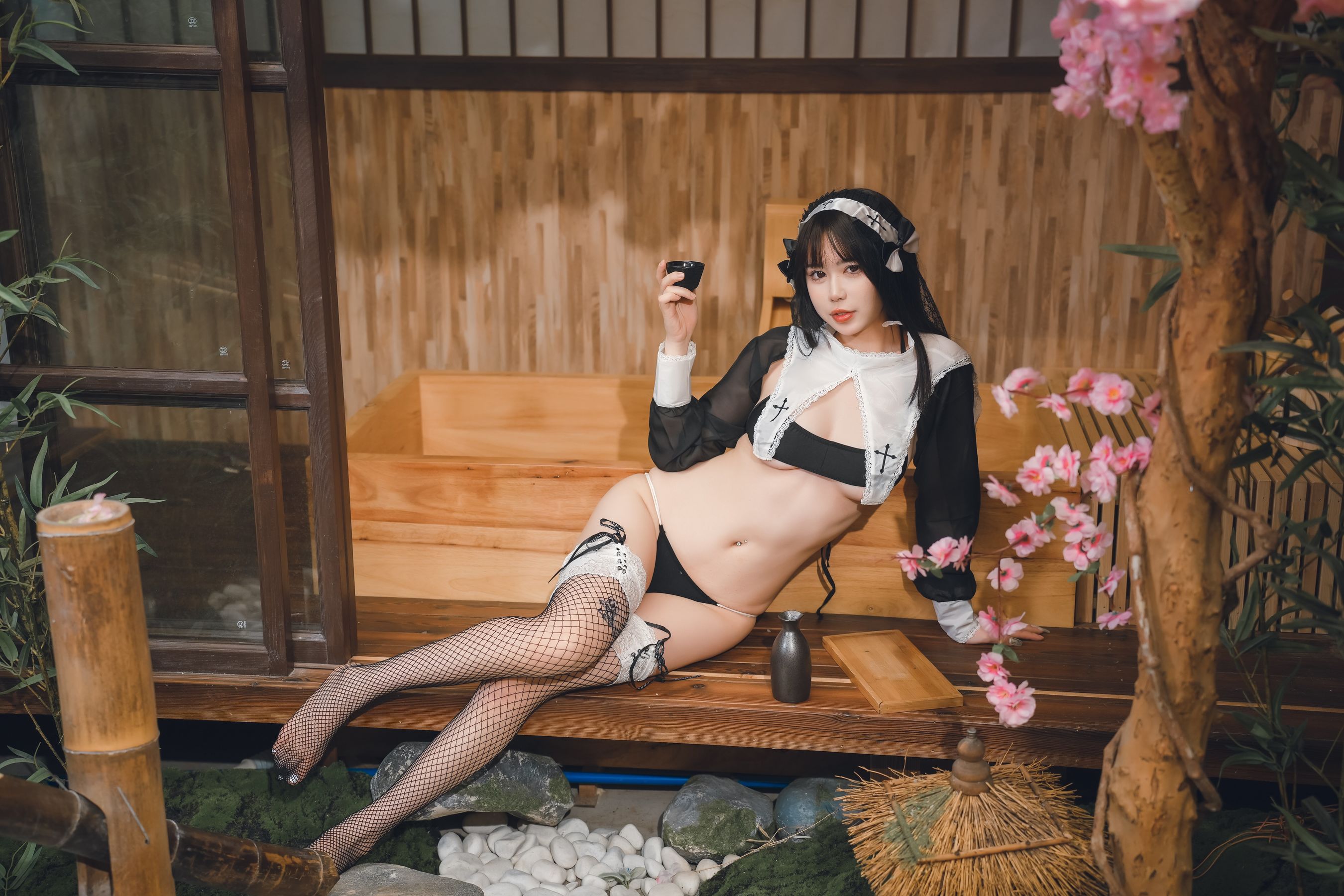 [福利COS] Tina很妖孽呀 - 修女的秘密
