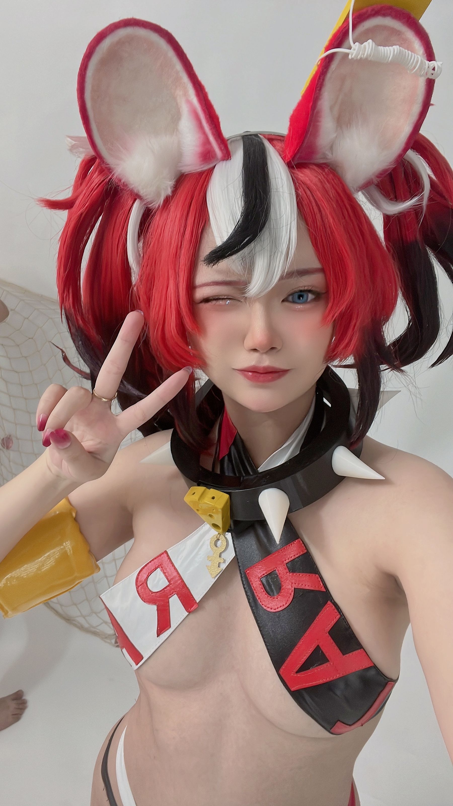 [福利COS] ZinieQ - Hakos Baelz Pole Dancing