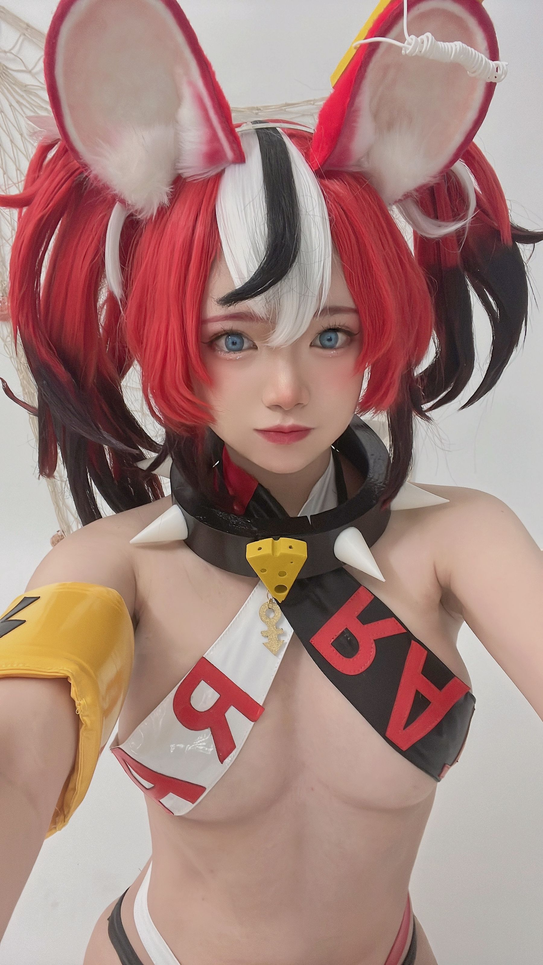 [福利COS] ZinieQ - Hakos Baelz Pole Dancing