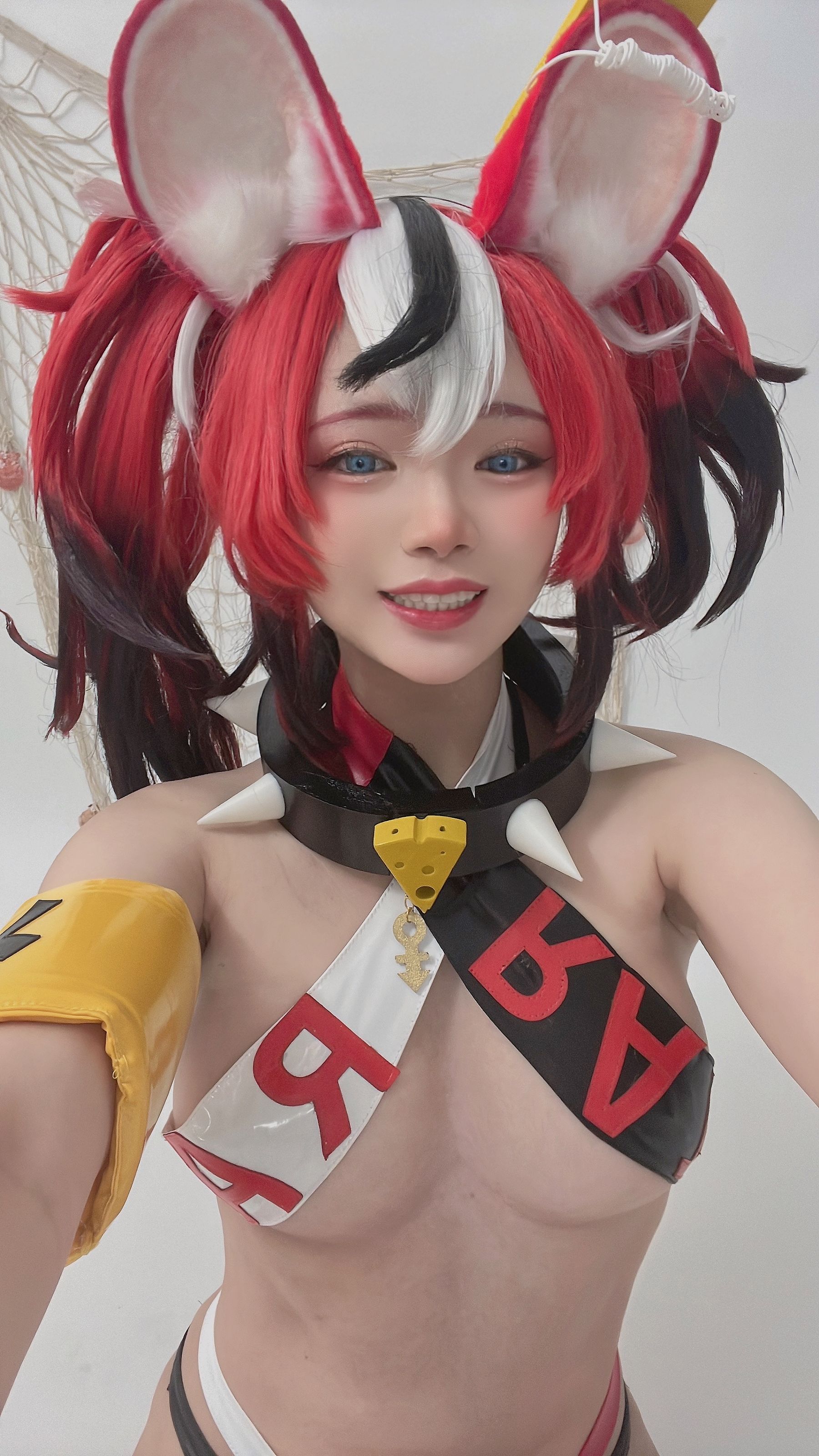 [福利COS] ZinieQ - Hakos Baelz Pole Dancing