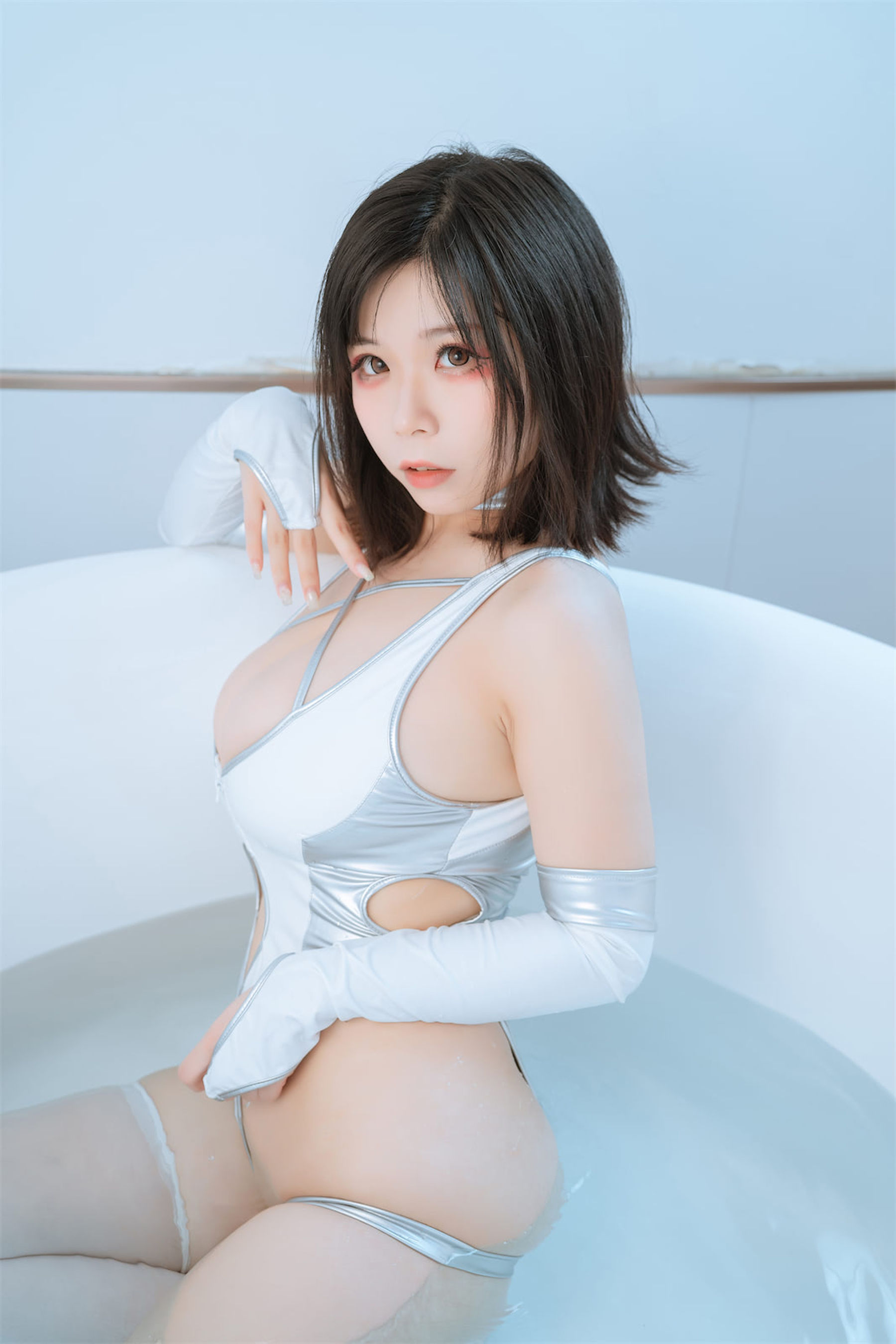 [福利COS] 自闭颜球球(无颜小天使wy) - 戏水竞泳