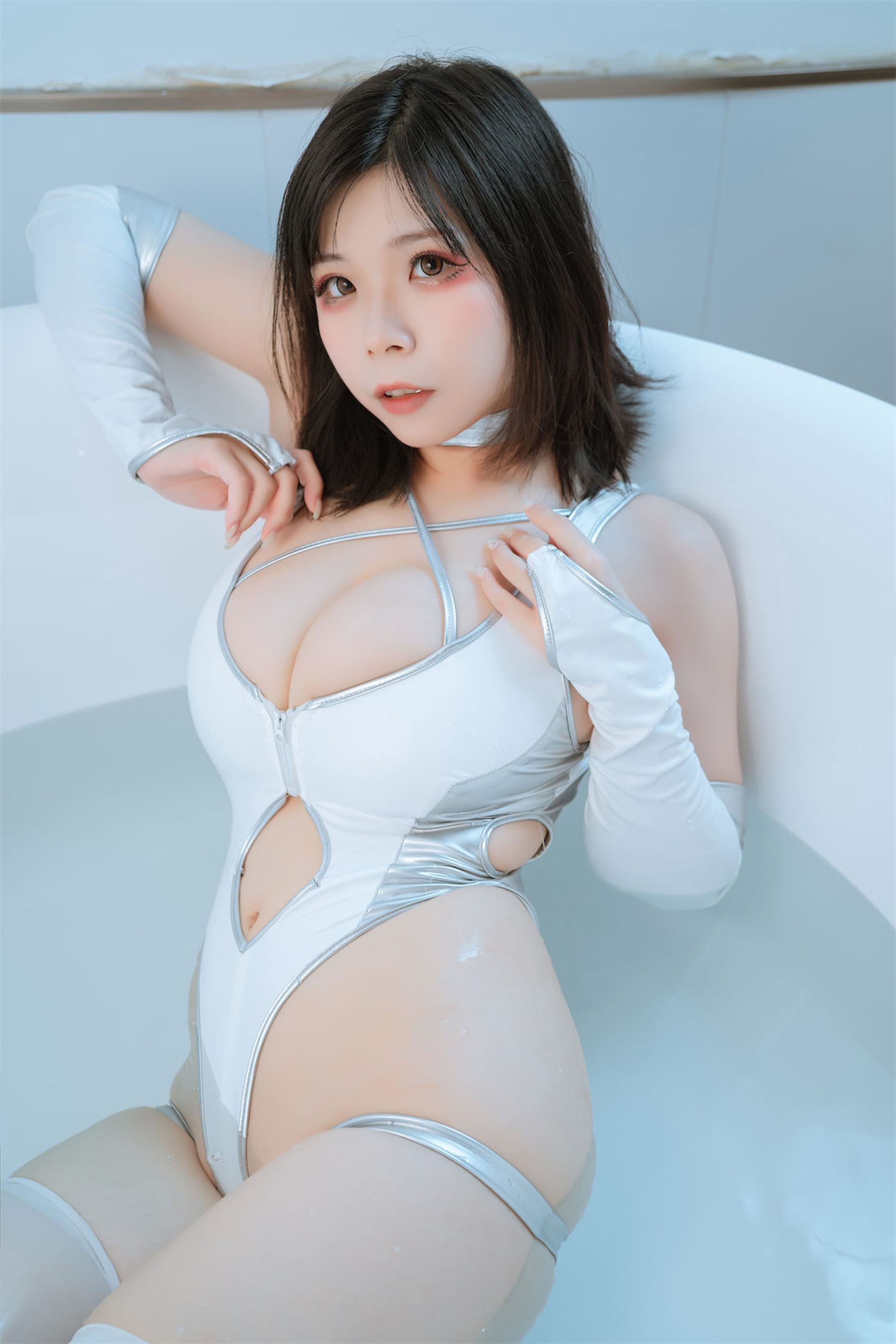 [福利COS] 自闭颜球球(无颜小天使wy) - 戏水竞泳