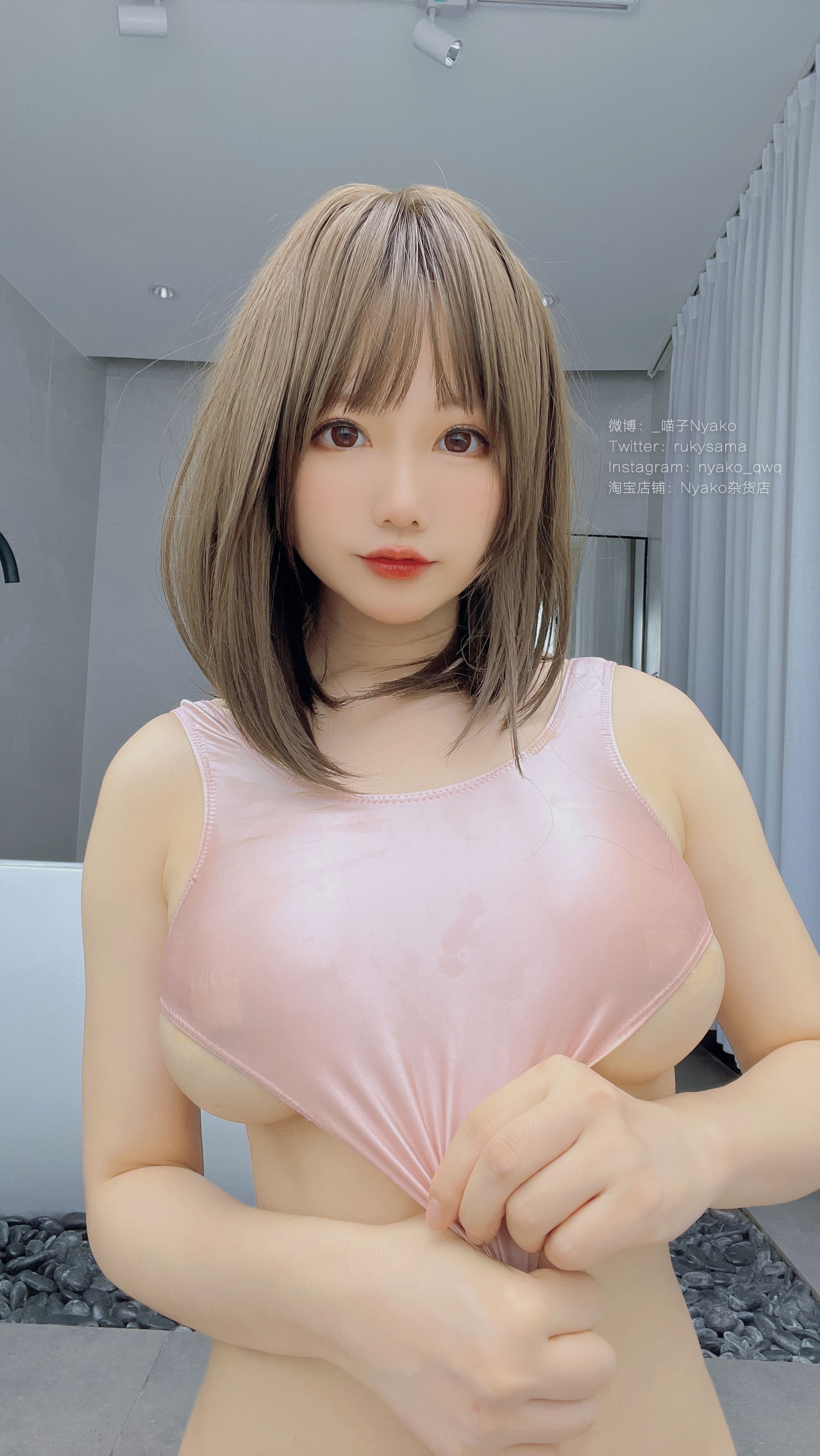 [福利COS] 萌妹子Nyako喵子 - 粉色高叉竞泳