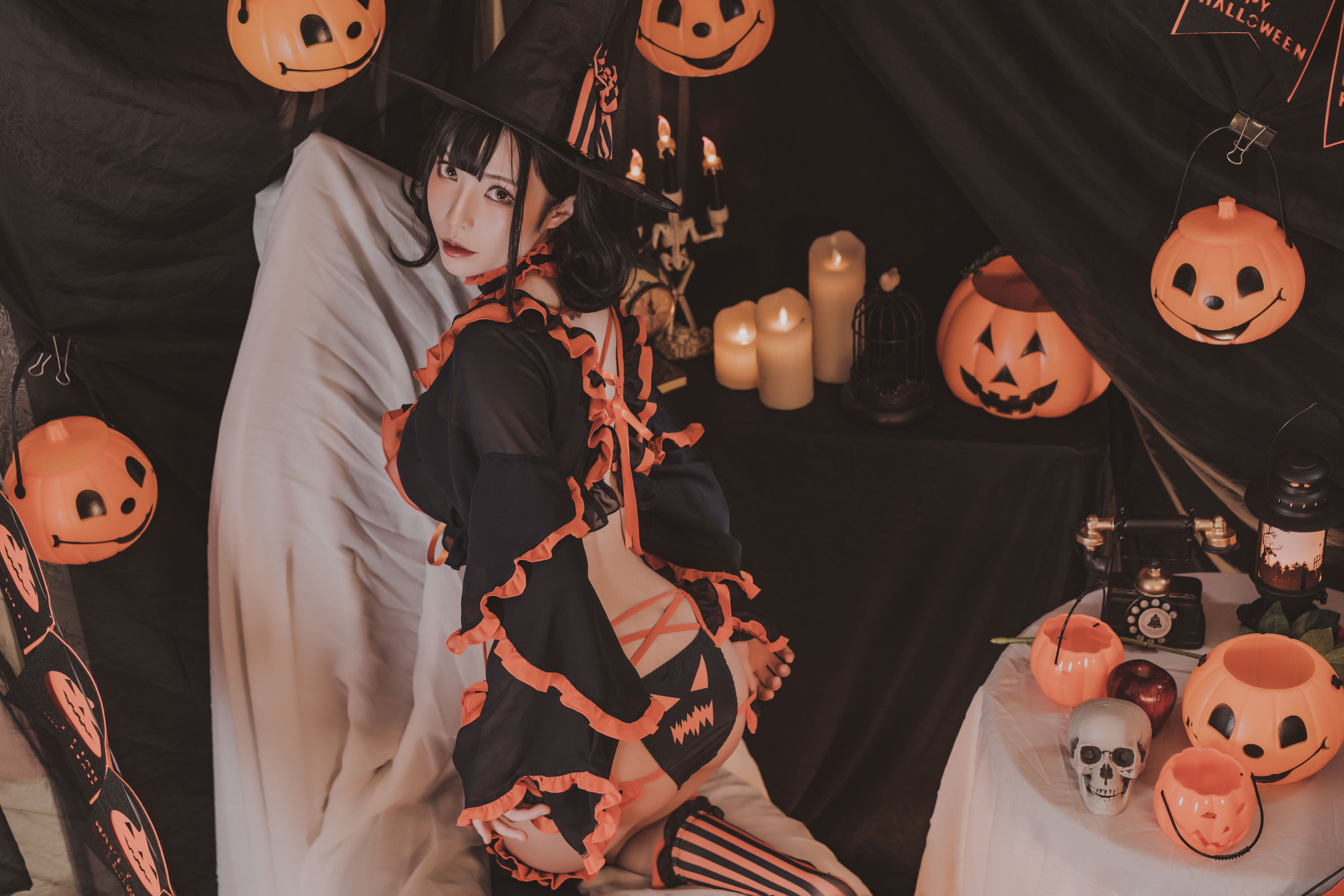 [福利COS] 萌妹白易子教主 - 万圣节魔女