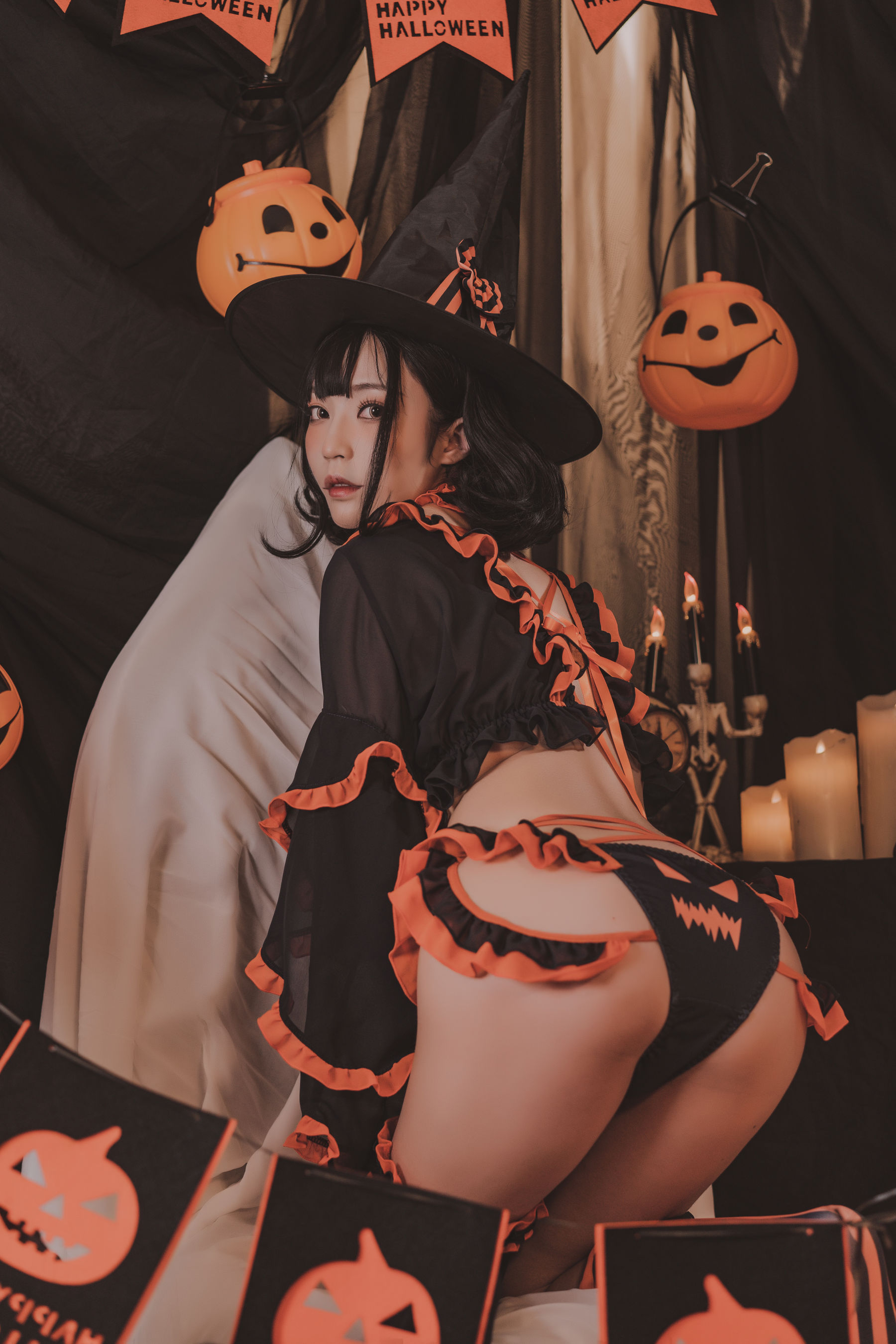 [福利COS] 萌妹白易子教主 - 万圣节魔女