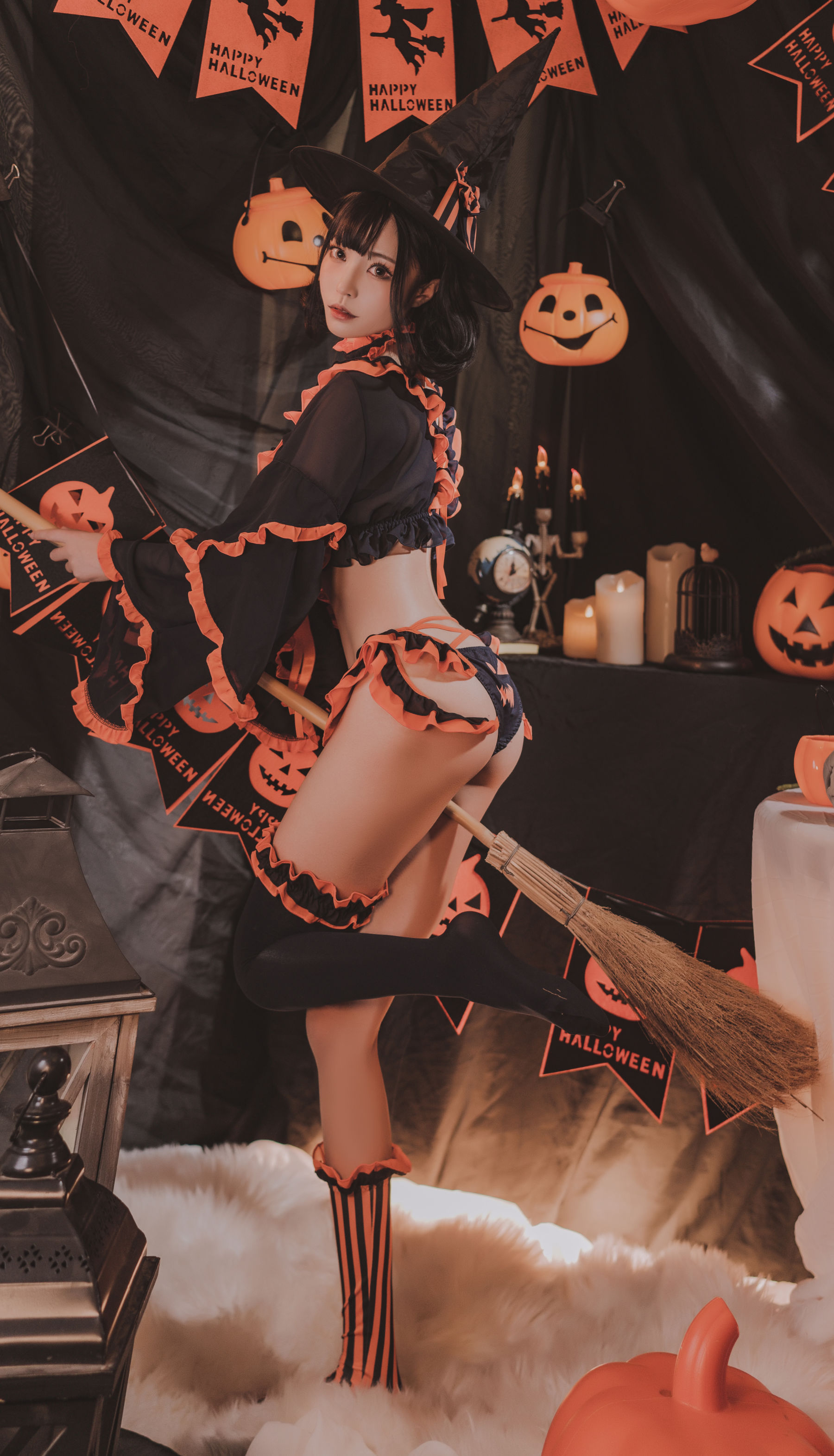 [福利COS] 萌妹白易子教主 - 万圣节魔女