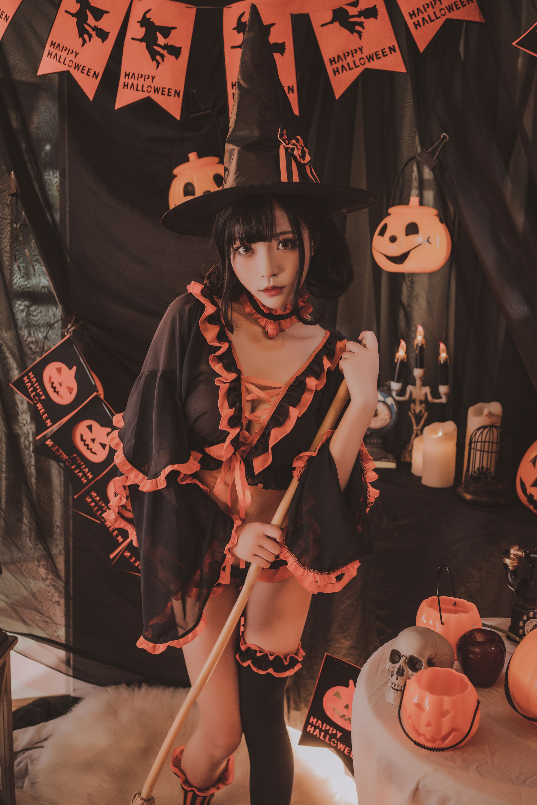 [福利COS] 萌妹白易子教主 - 万圣节魔女