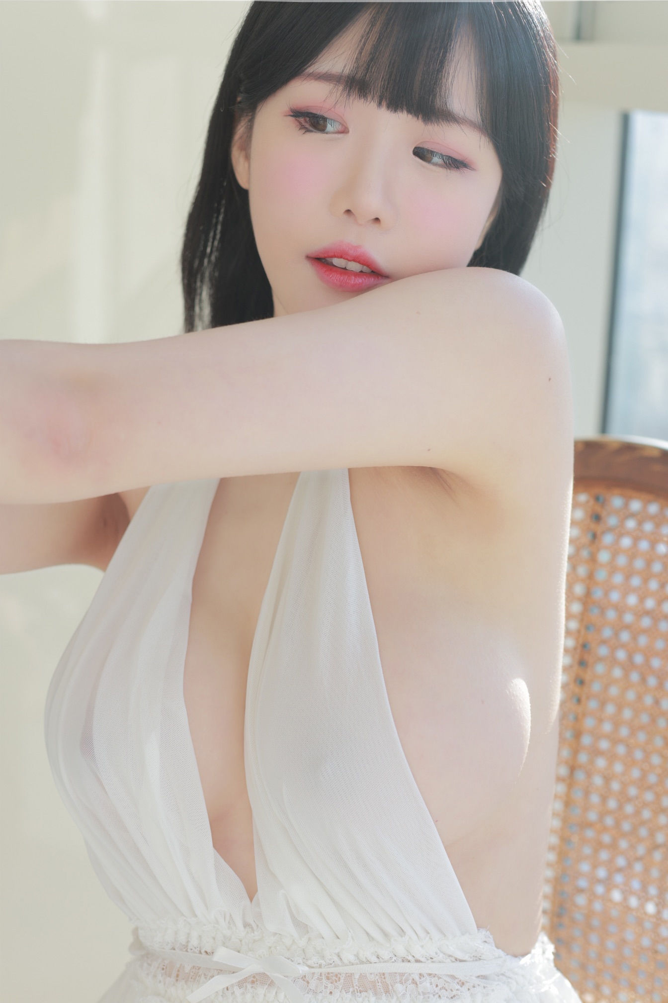 [福利COS] 韩网可爱性感网红Addielyn - December 2021 Girl in white