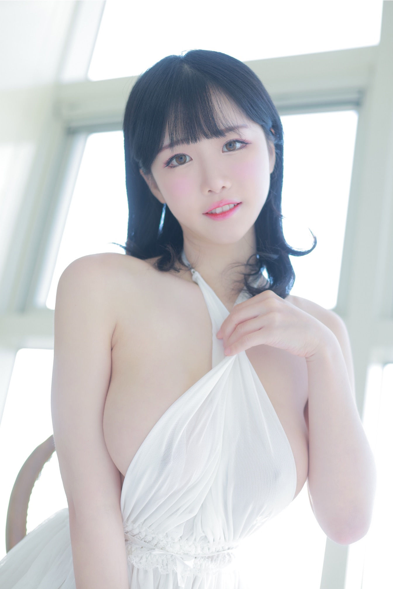 [福利COS] 韩网可爱性感网红Addielyn - December 2021 Girl in white