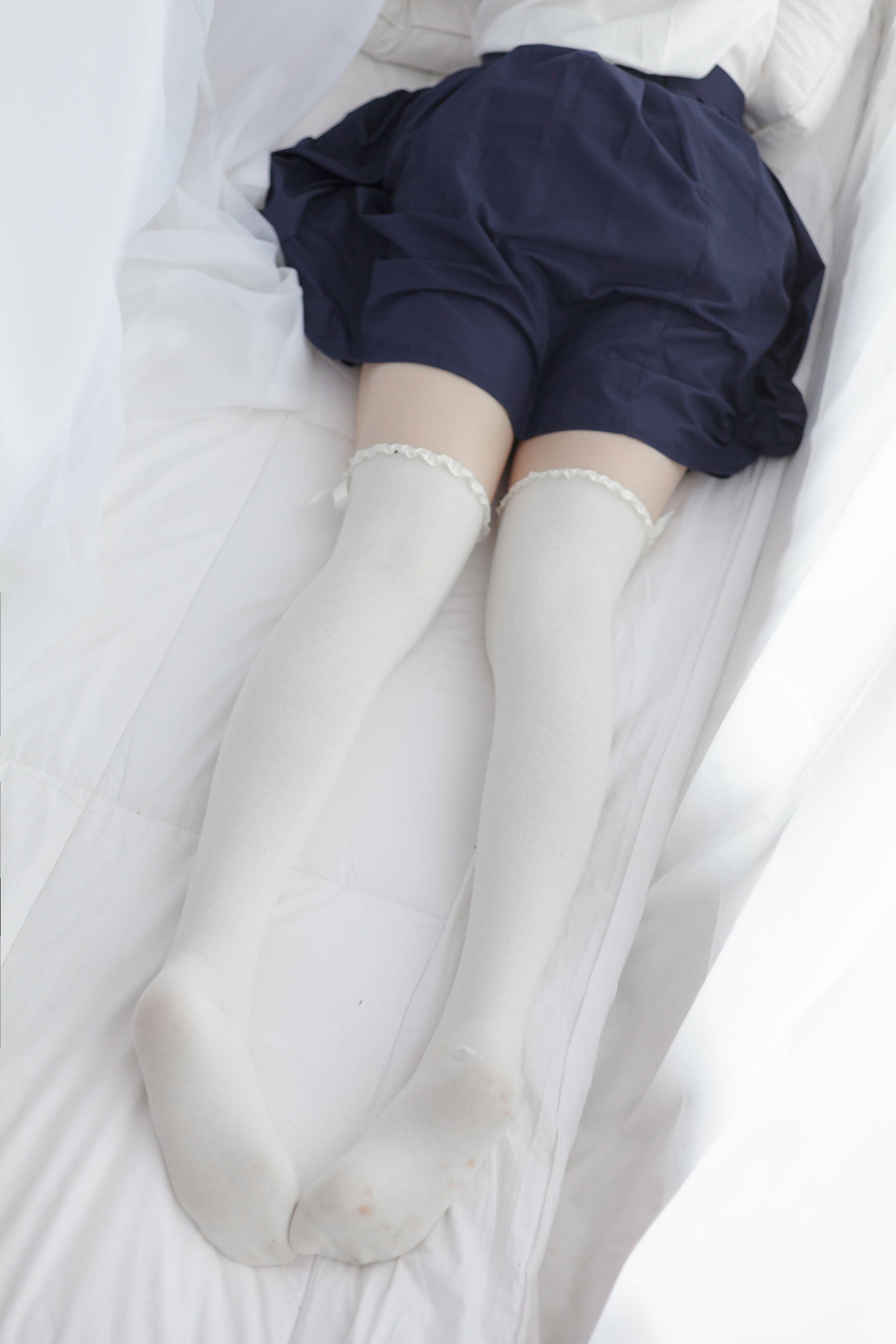 [少女秩序] VOL.008 过膝白丝短裙