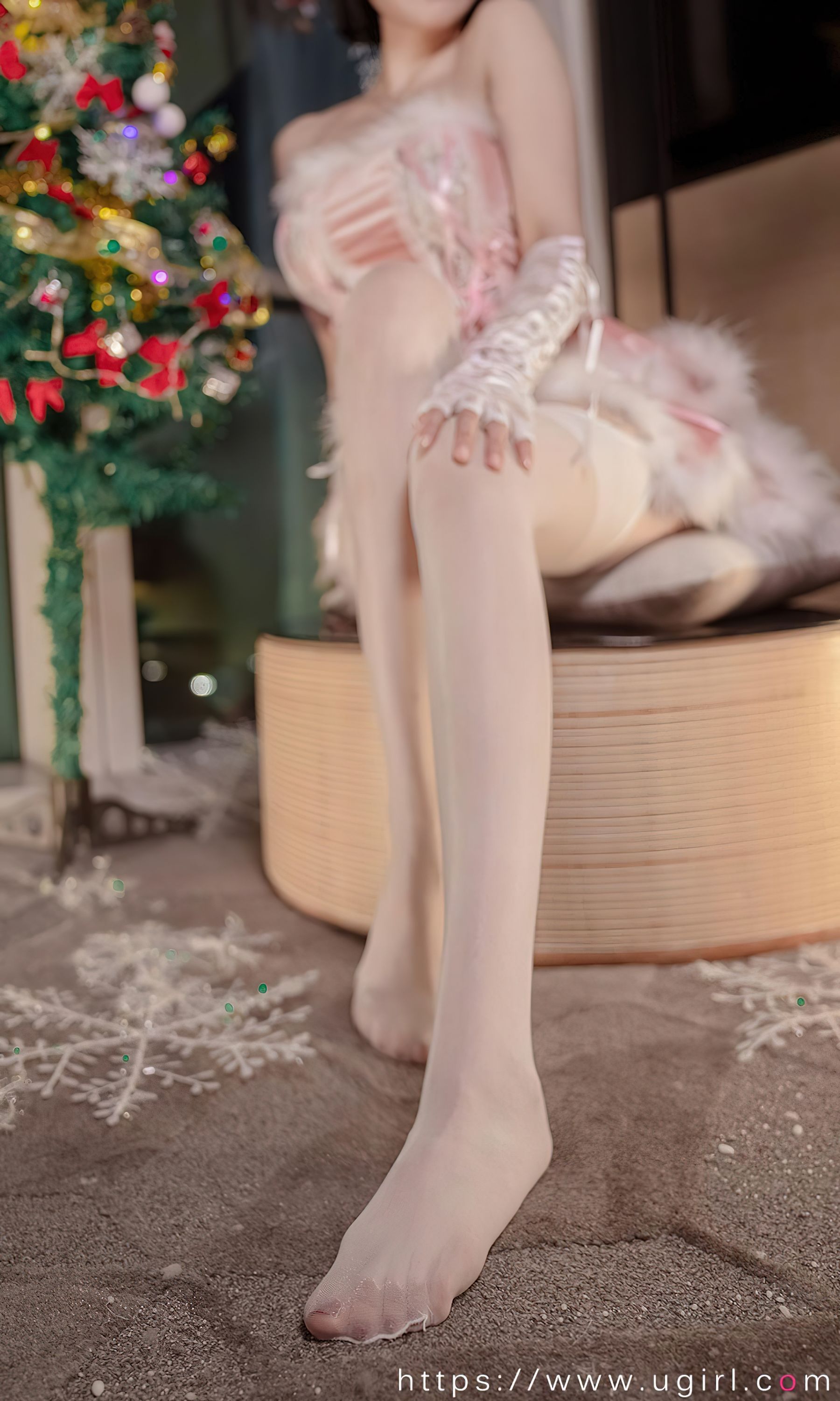 [爱尤物Ugirls] No.2482 果儿Victoria 圣诞恋曲
