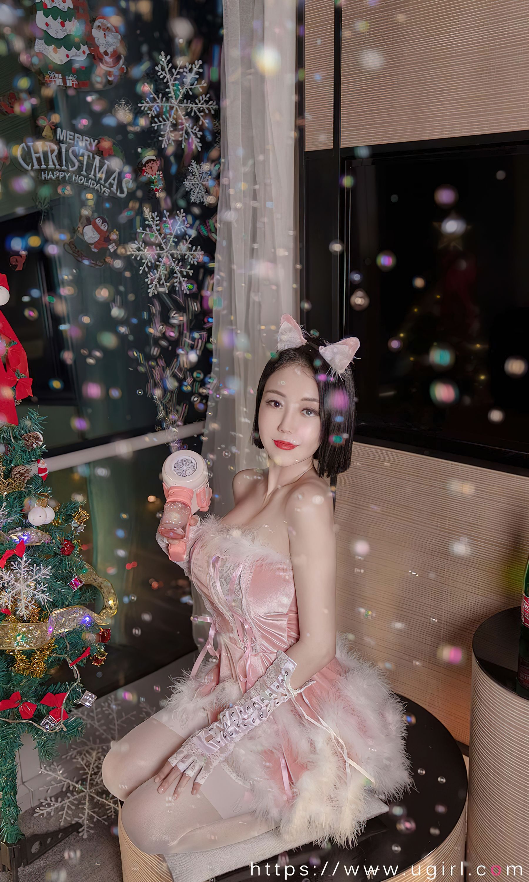 [爱尤物Ugirls] No.2482 果儿Victoria 圣诞恋曲