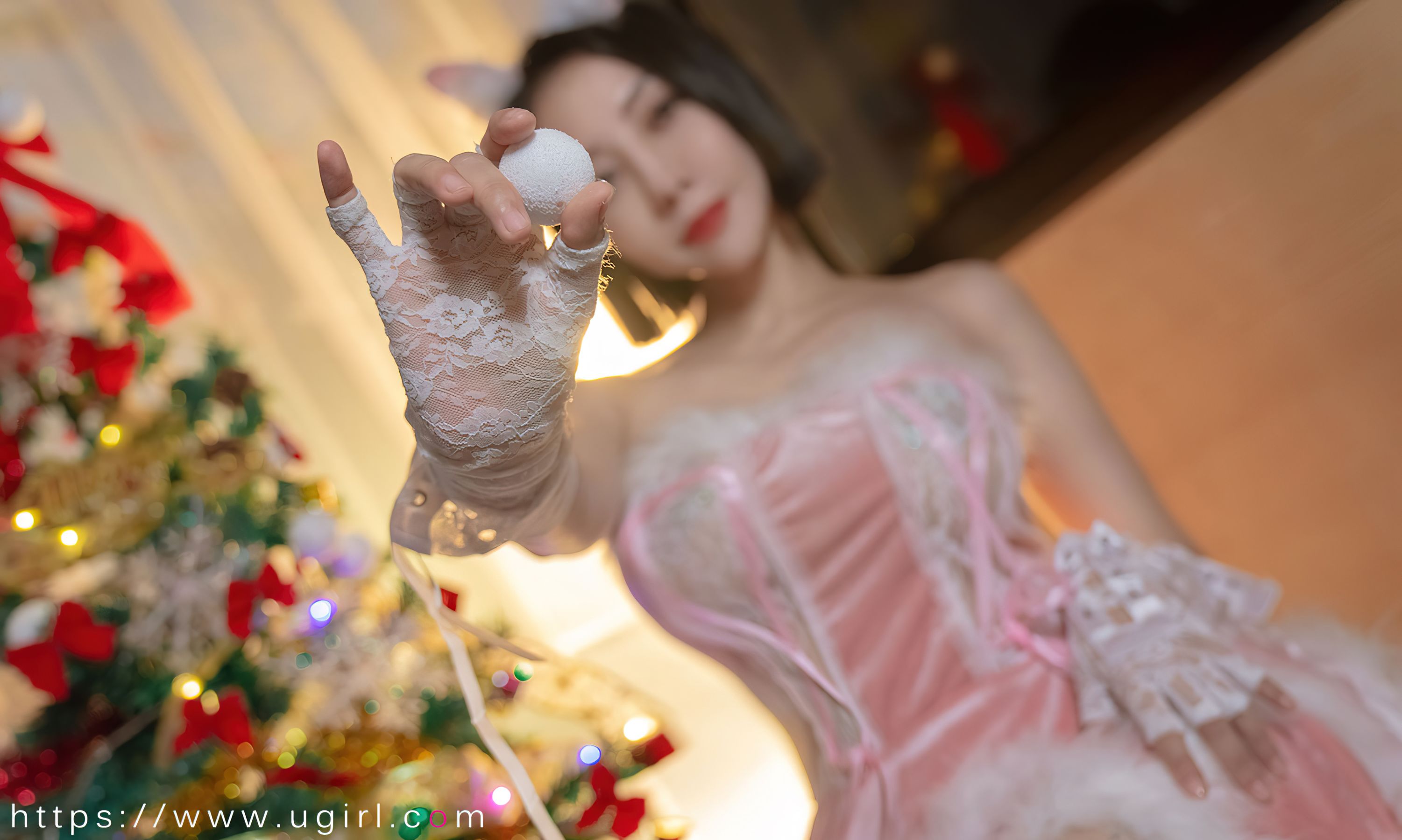 [爱尤物Ugirls] No.2482 果儿Victoria 圣诞恋曲