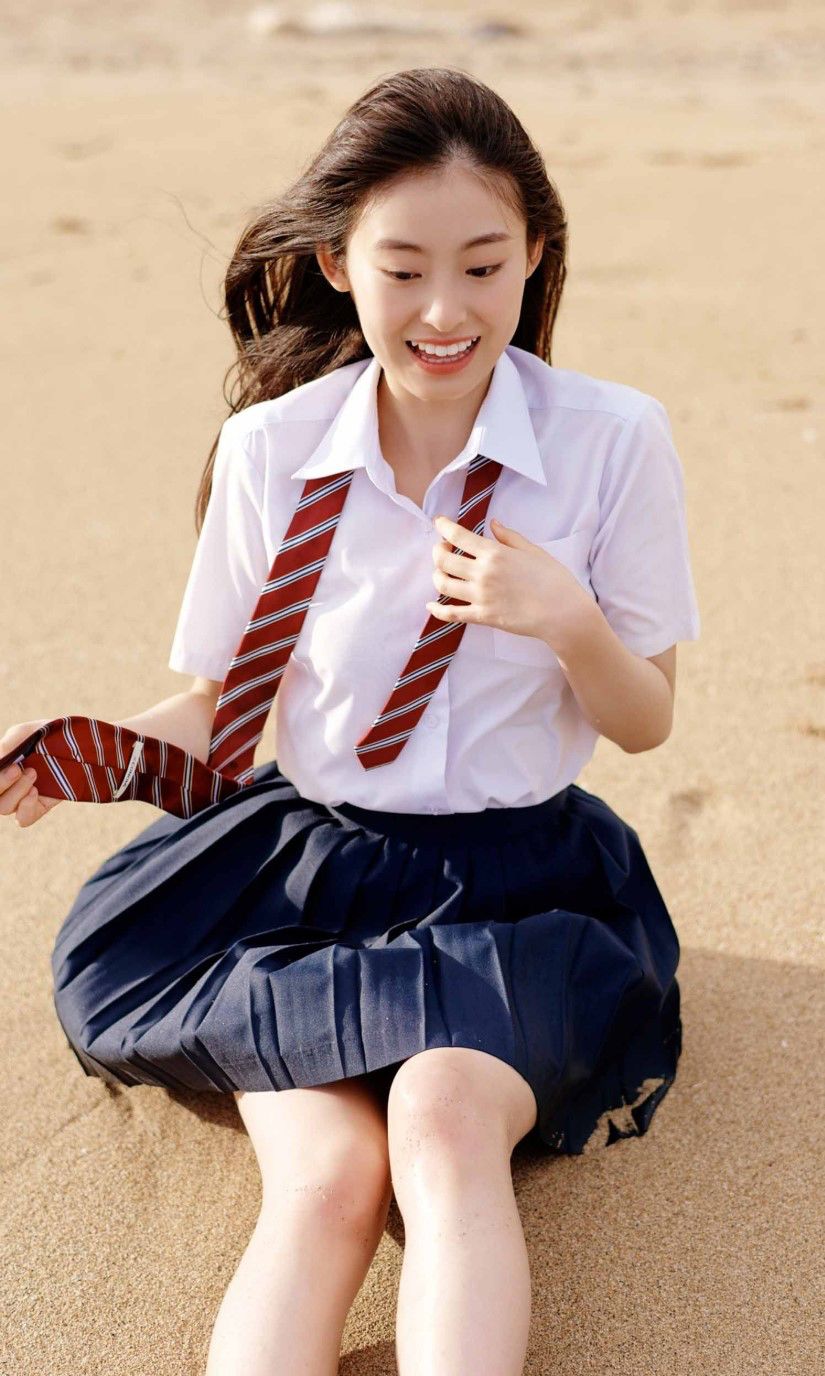[photobook] Ayaka Imoto 井本彩花「ヒロインは凛として美しい17歳。」