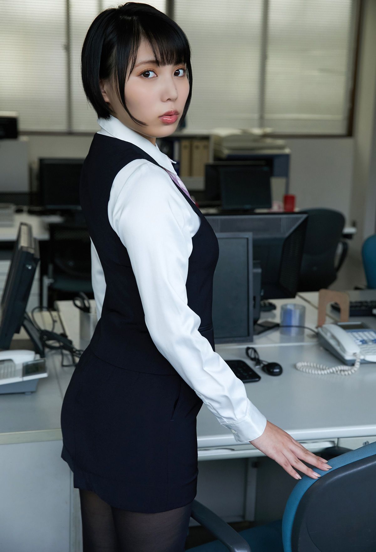 [photobook] Kaoru Yasui 安位薫 - A new employee Yasui-san 新入社員の安位さん