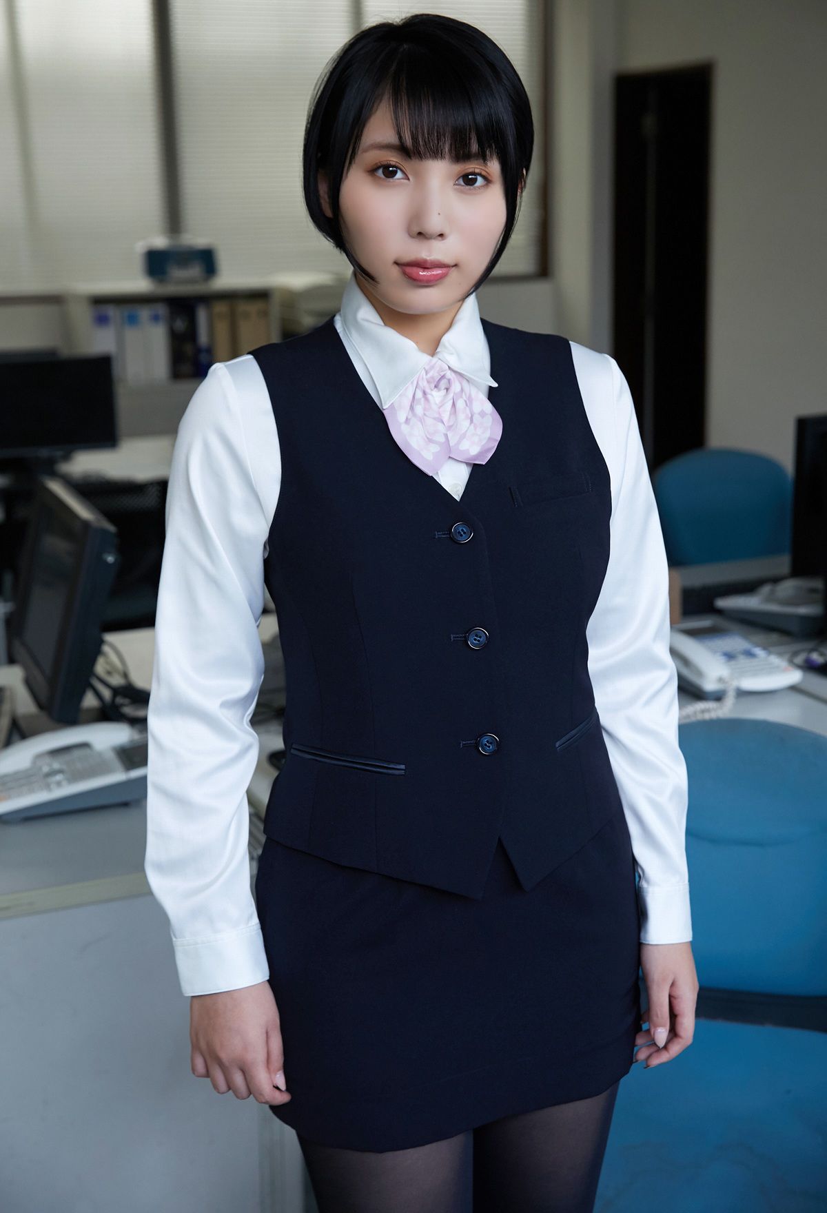 [photobook] Kaoru Yasui 安位薫 - A new employee Yasui-san 新入社員の安位さん