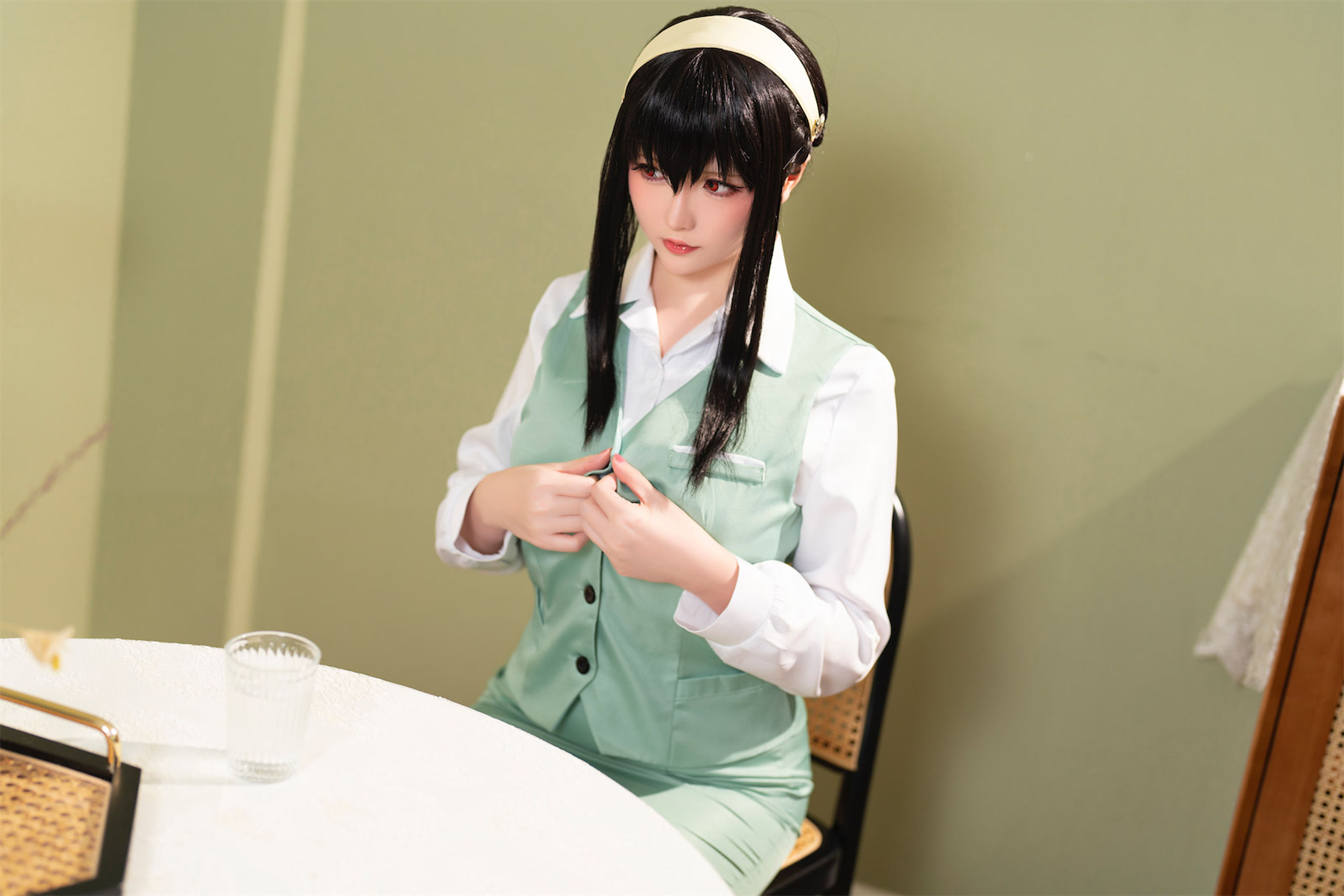 [福利COS] Coser小姐姐星之迟迟 - 圣诞节 约尔 OL制服