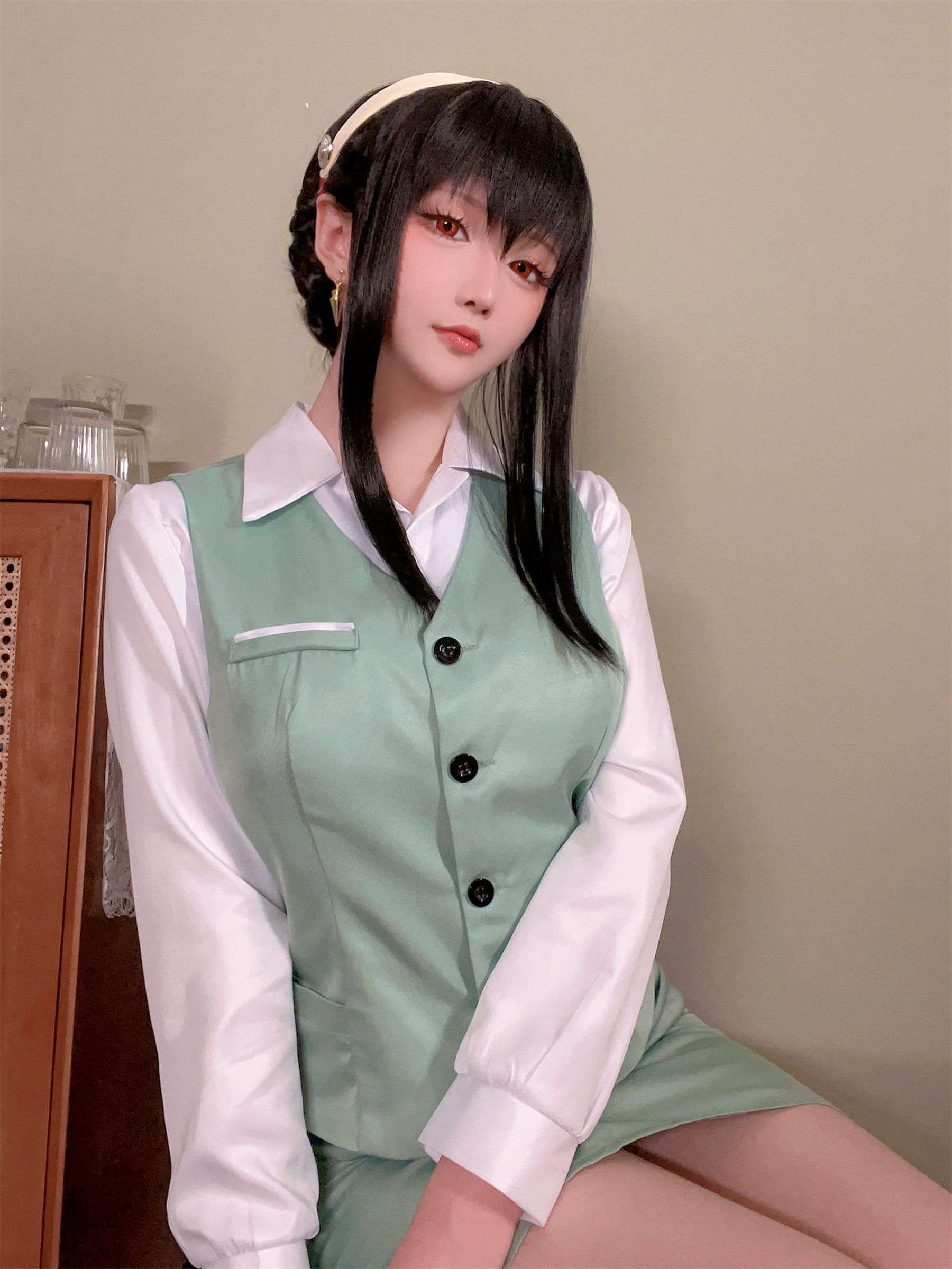 [福利COS] Coser小姐姐星之迟迟 - 圣诞节 约尔 OL制服
