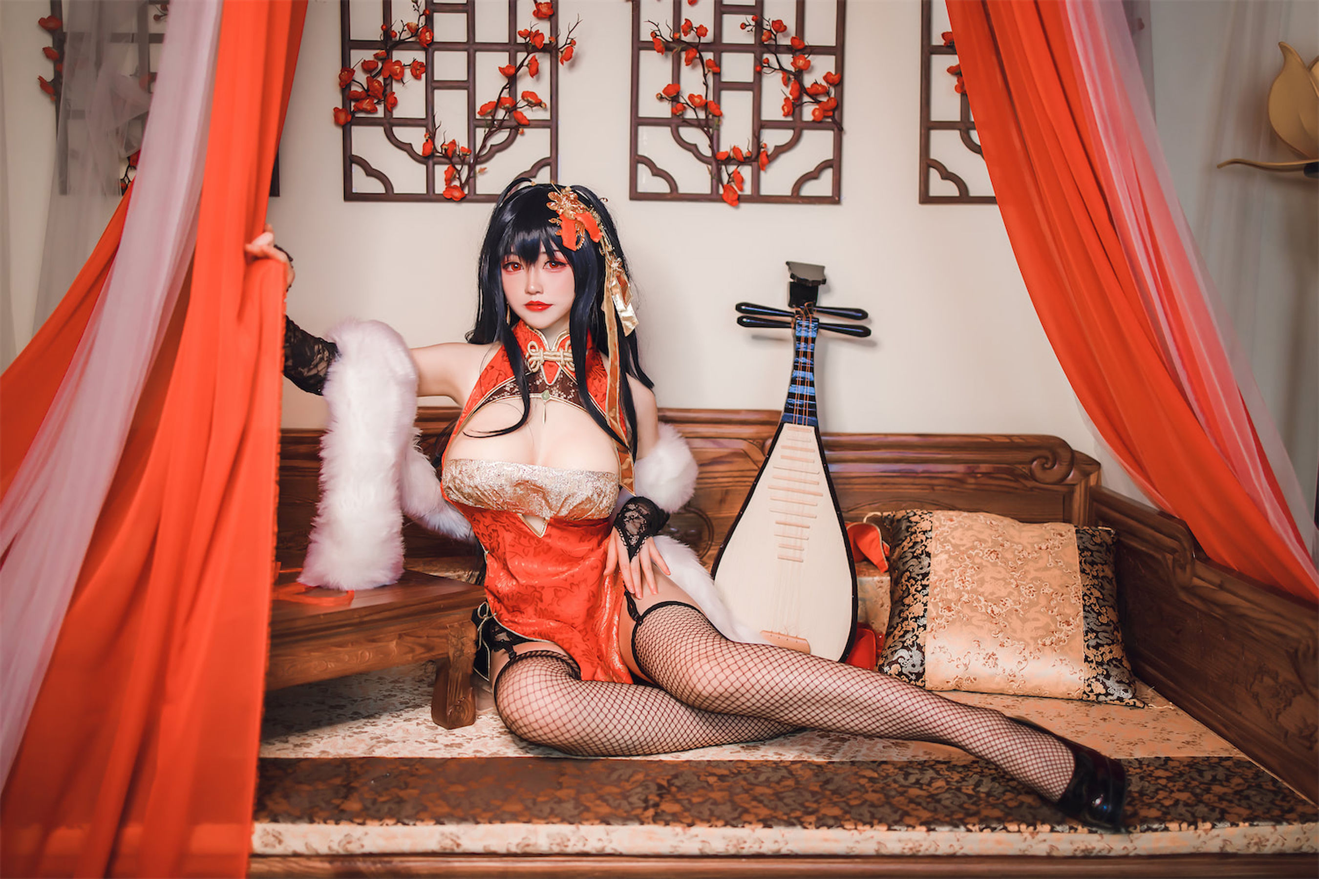 [福利COS] Coser衣衣 - 碧蓝航线 大凤旗袍
