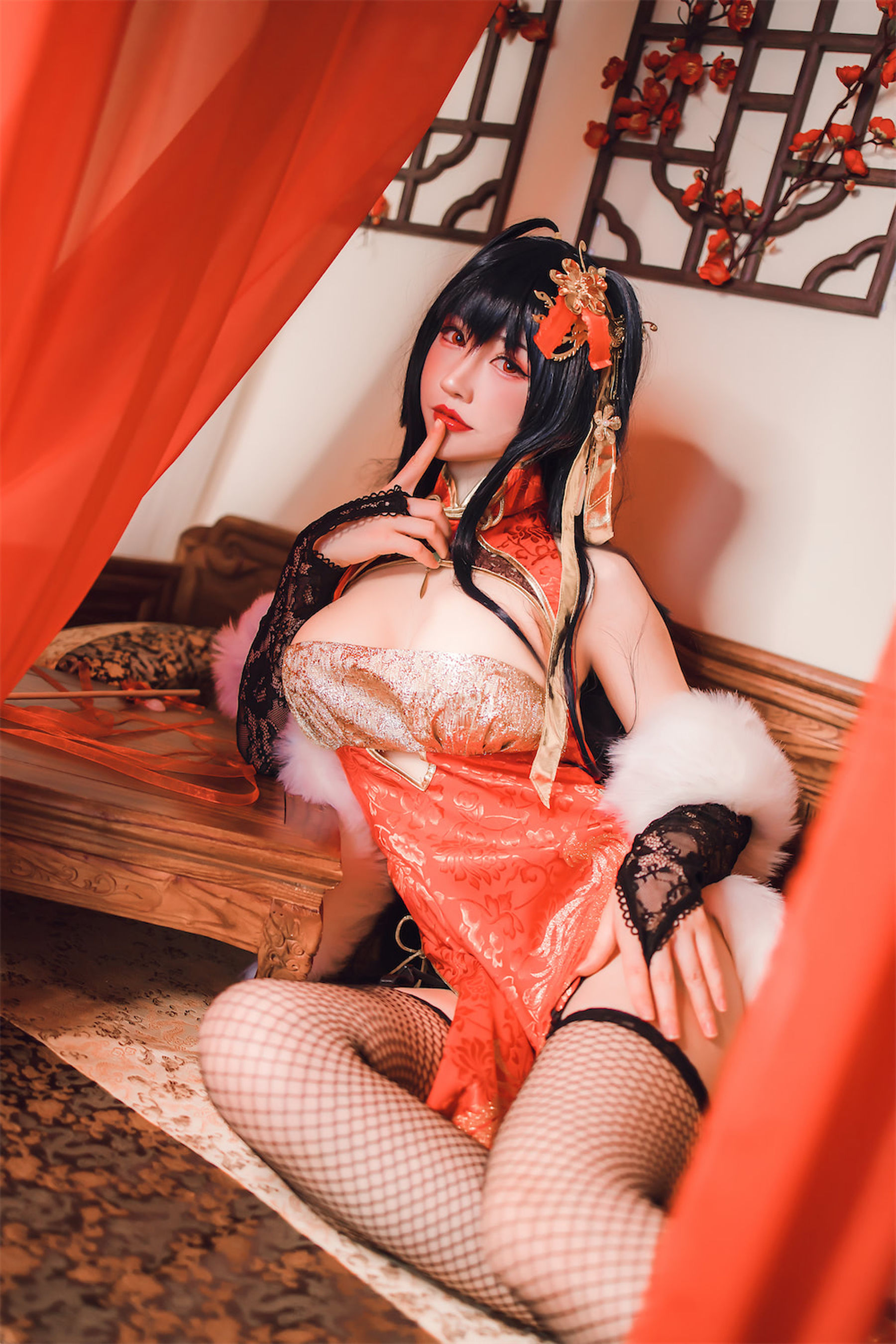 [福利COS] Coser衣衣 - 碧蓝航线 大凤旗袍