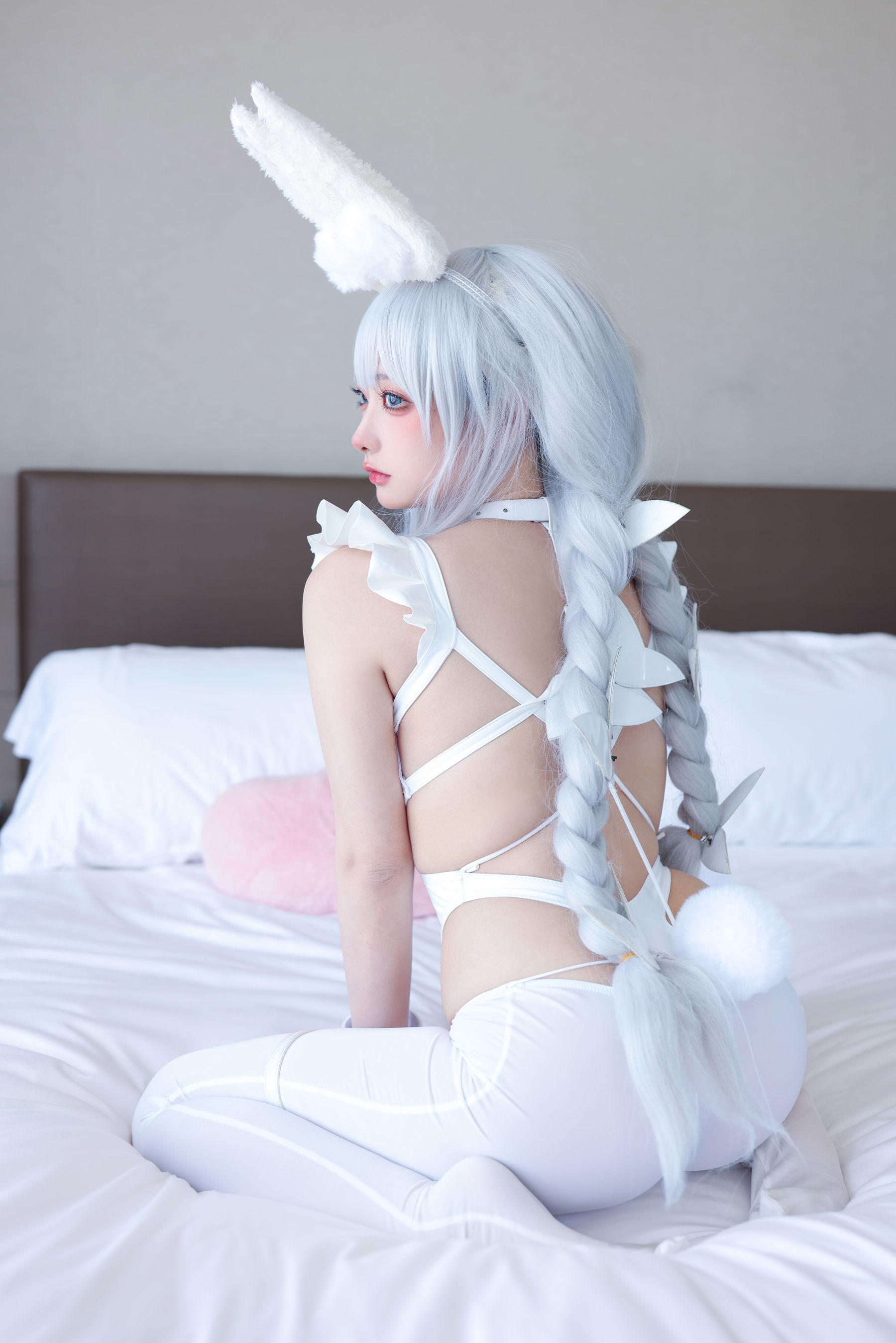 [福利COS] wendydydydy_酱油 - 恶毒 懒懒的白兔