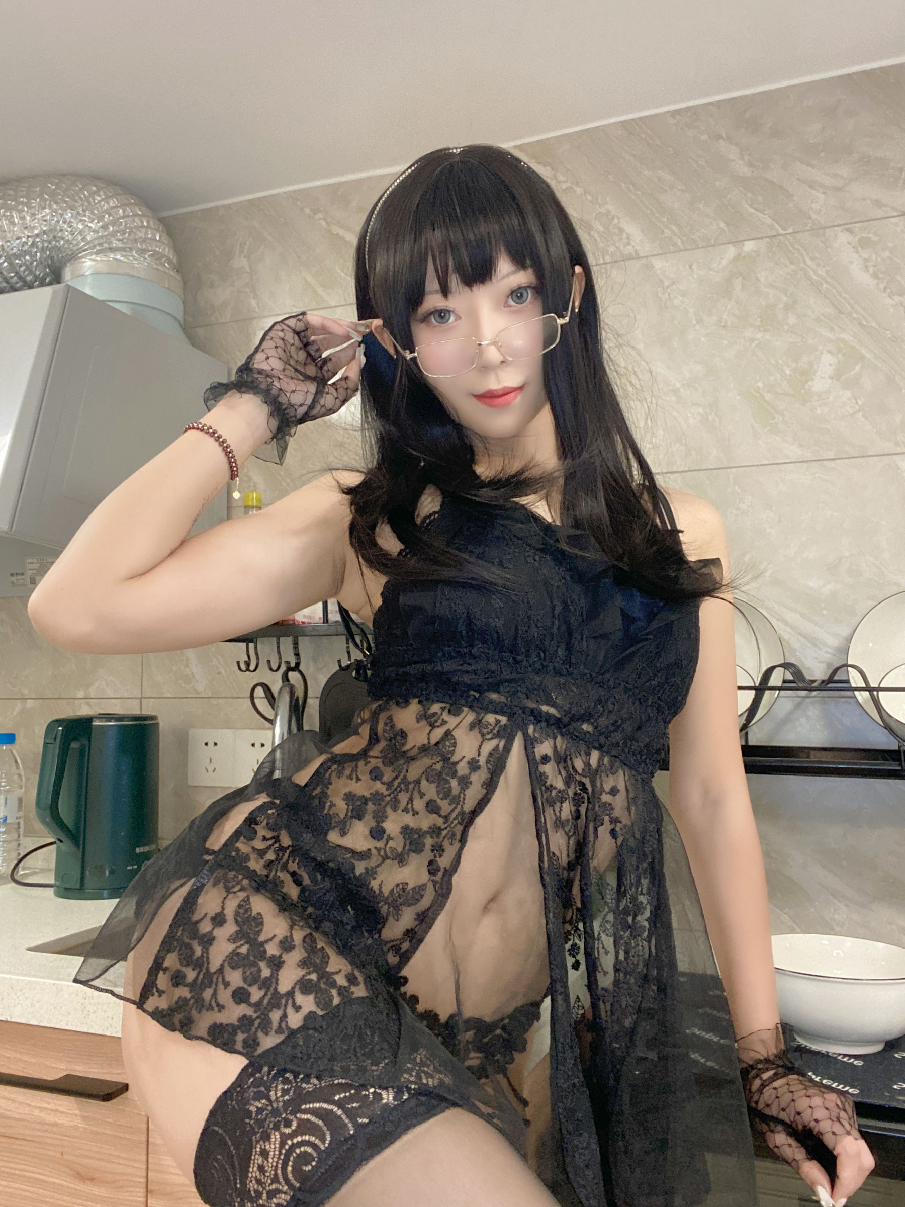 [福利COS] 动漫博主Money冷冷 - 蕾丝裙