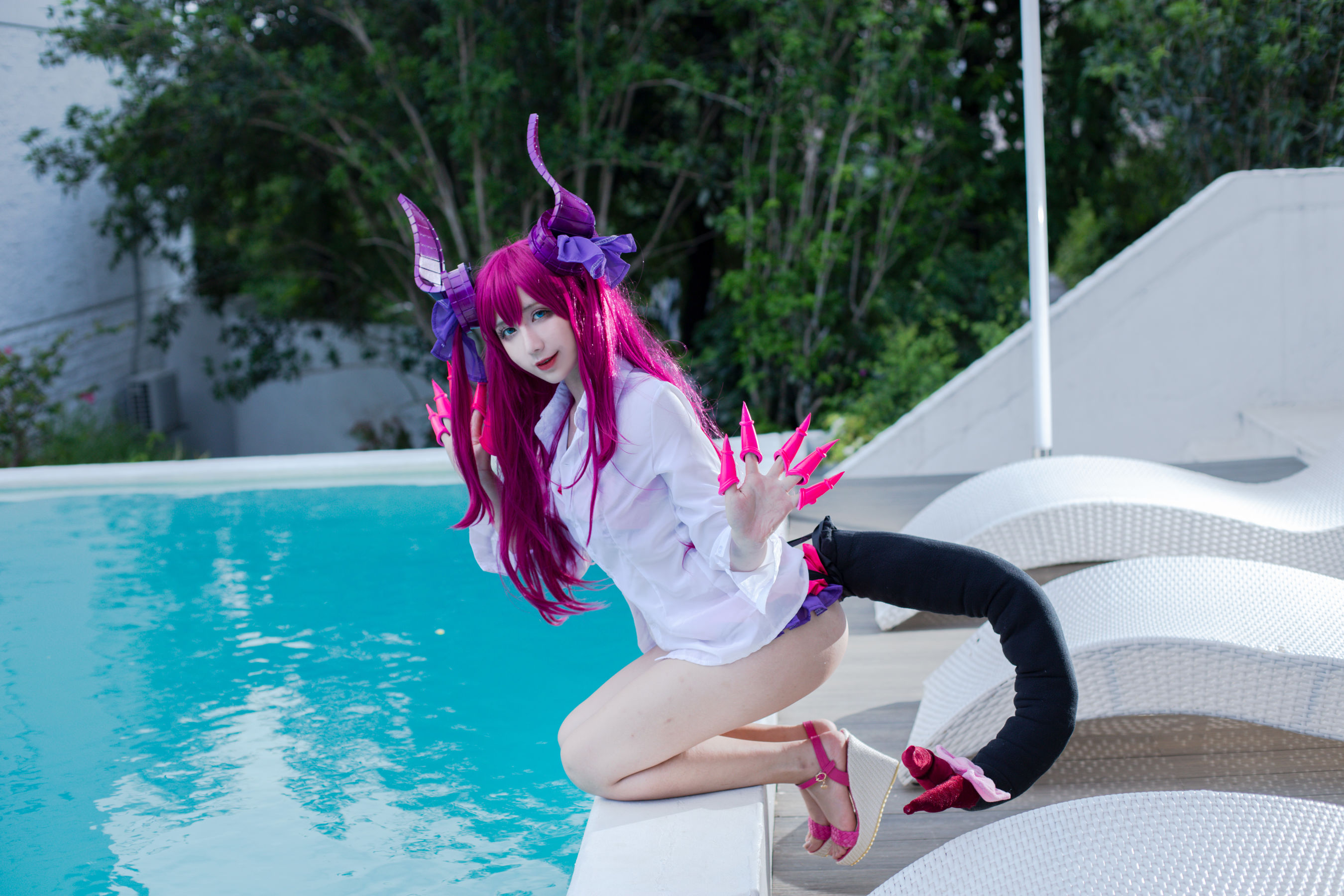 [福利COS] 动漫博主九曲Jean - 龙娘泳装