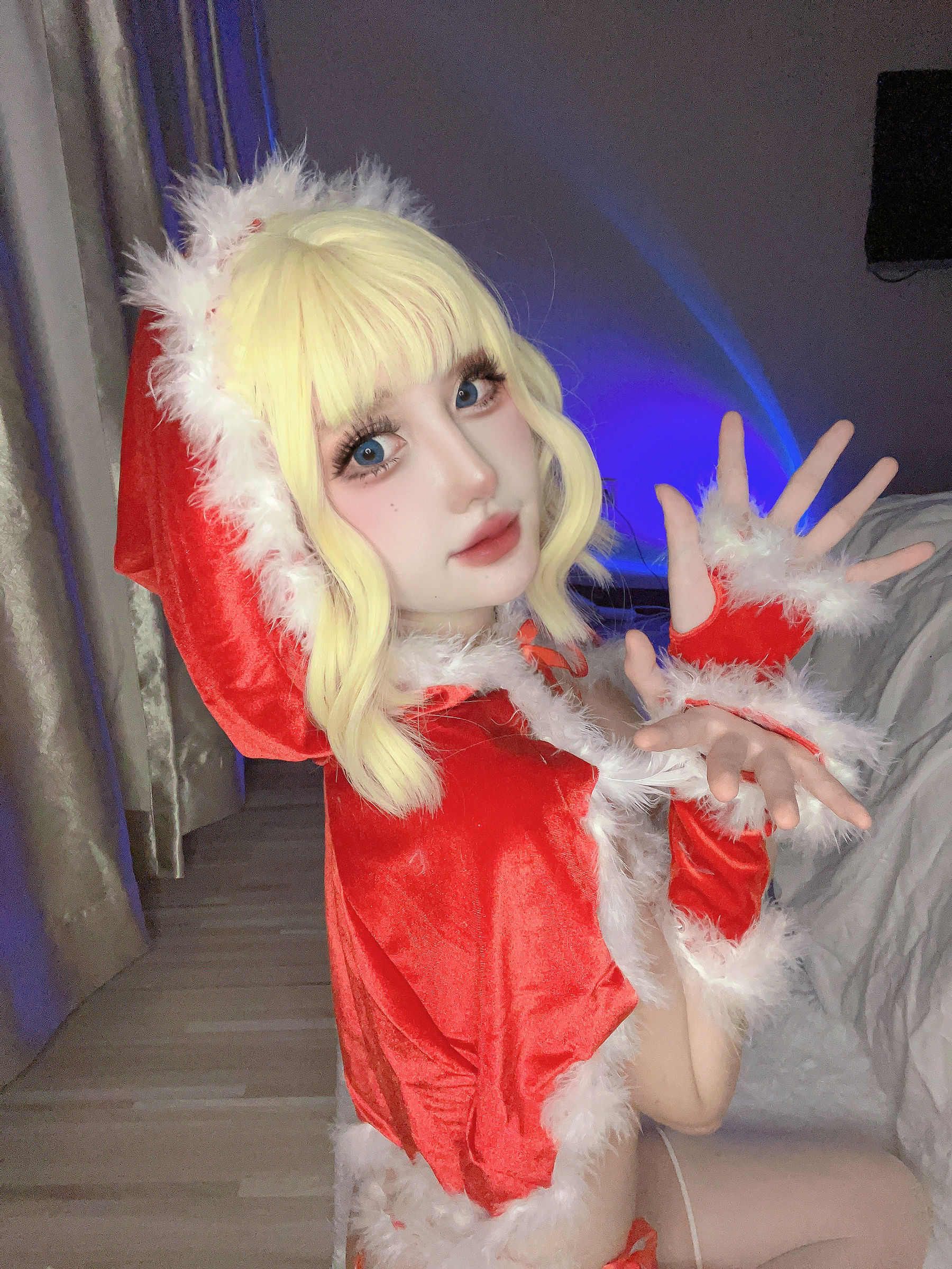 [福利COS] 动漫博主您的蛋蛋 - 圣诞斗篷