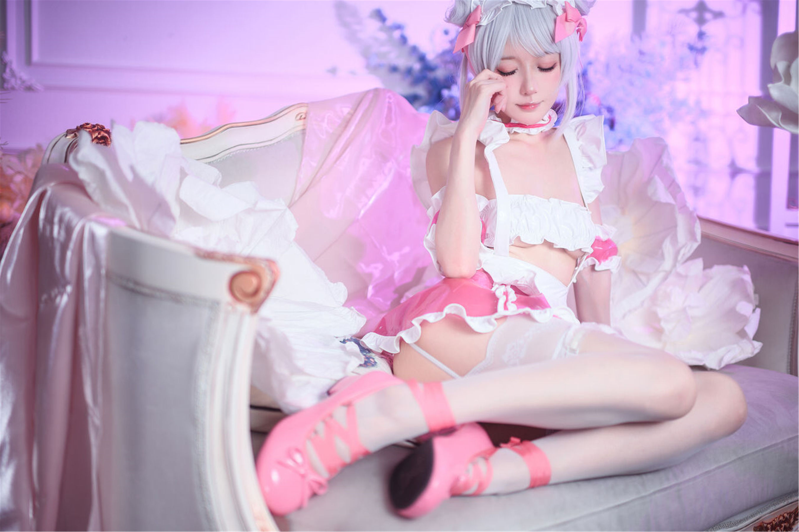 [福利COS] 动漫博主阿包也是兔娘 - 七夕粉粉女仆