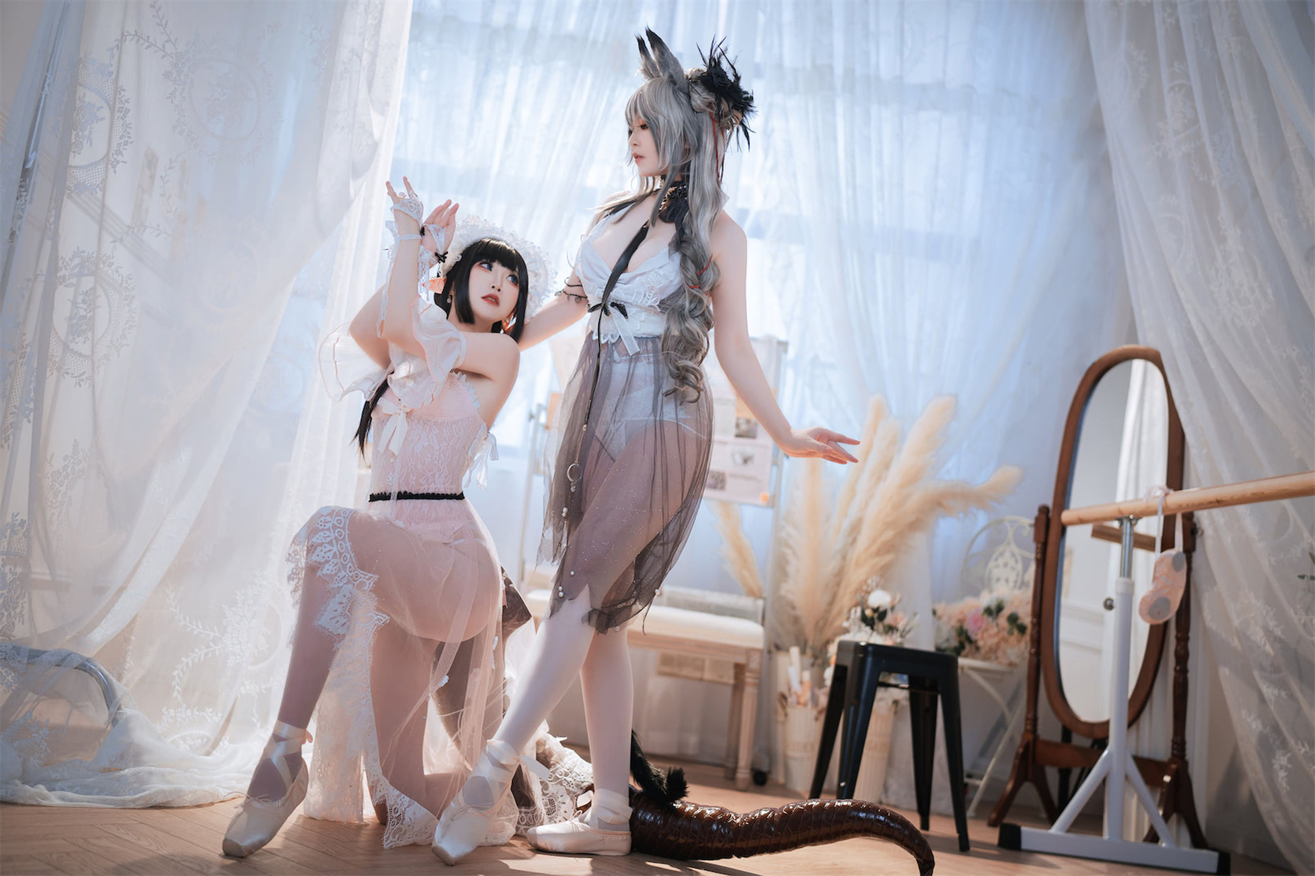 [福利COS] 可爱人气Coser面饼仙儿&半半子 - Arknights 黑x森蚺バレエ