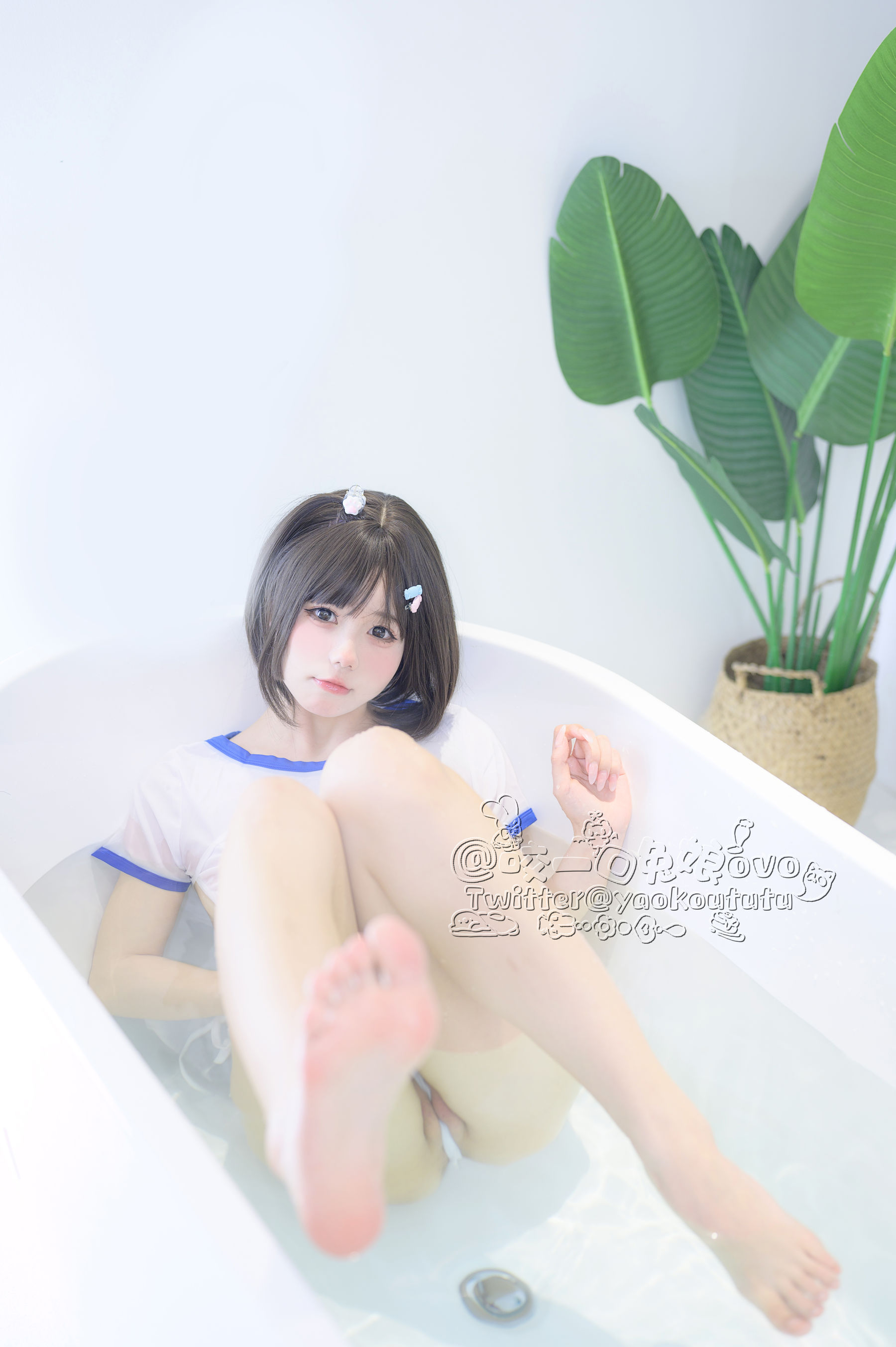 [福利COS] 咬一口兔娘 - 纯白欲缸