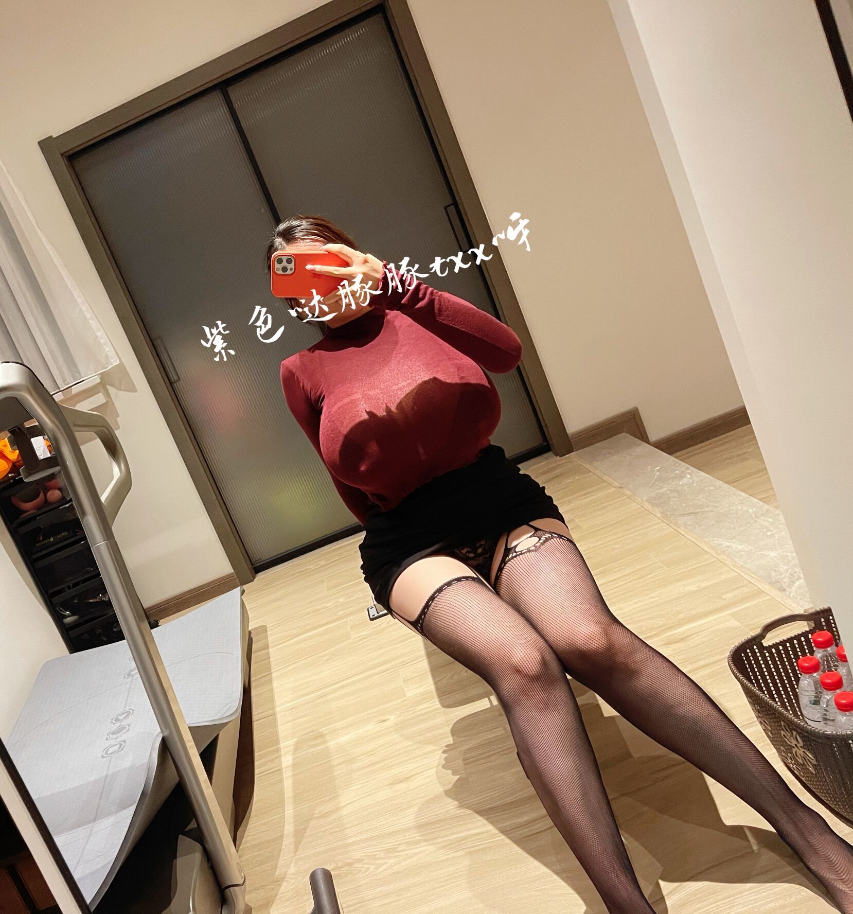 [福利COS] 女主播童小芯 微信朋友圈系列视图合集