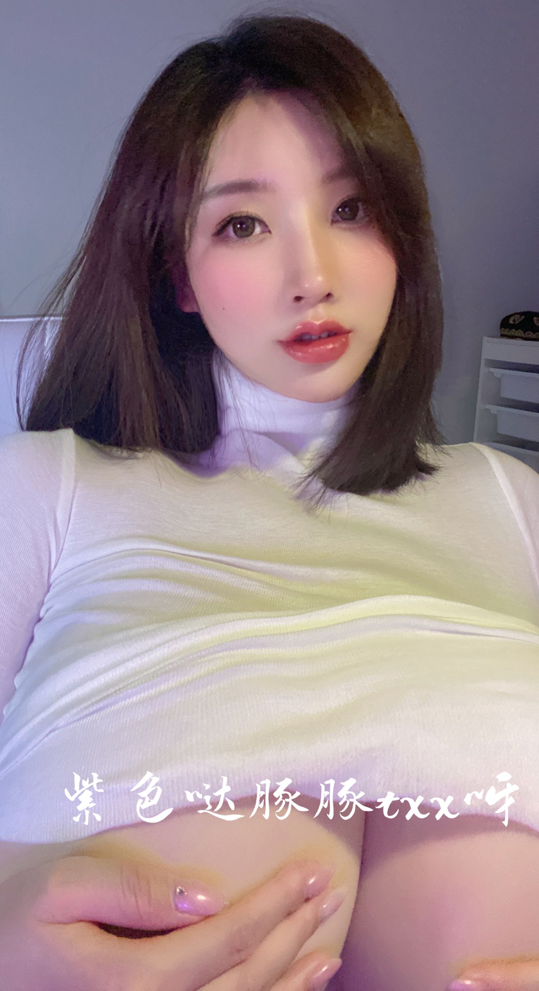 [福利COS] 女主播童小芯 微信朋友圈系列视图合集