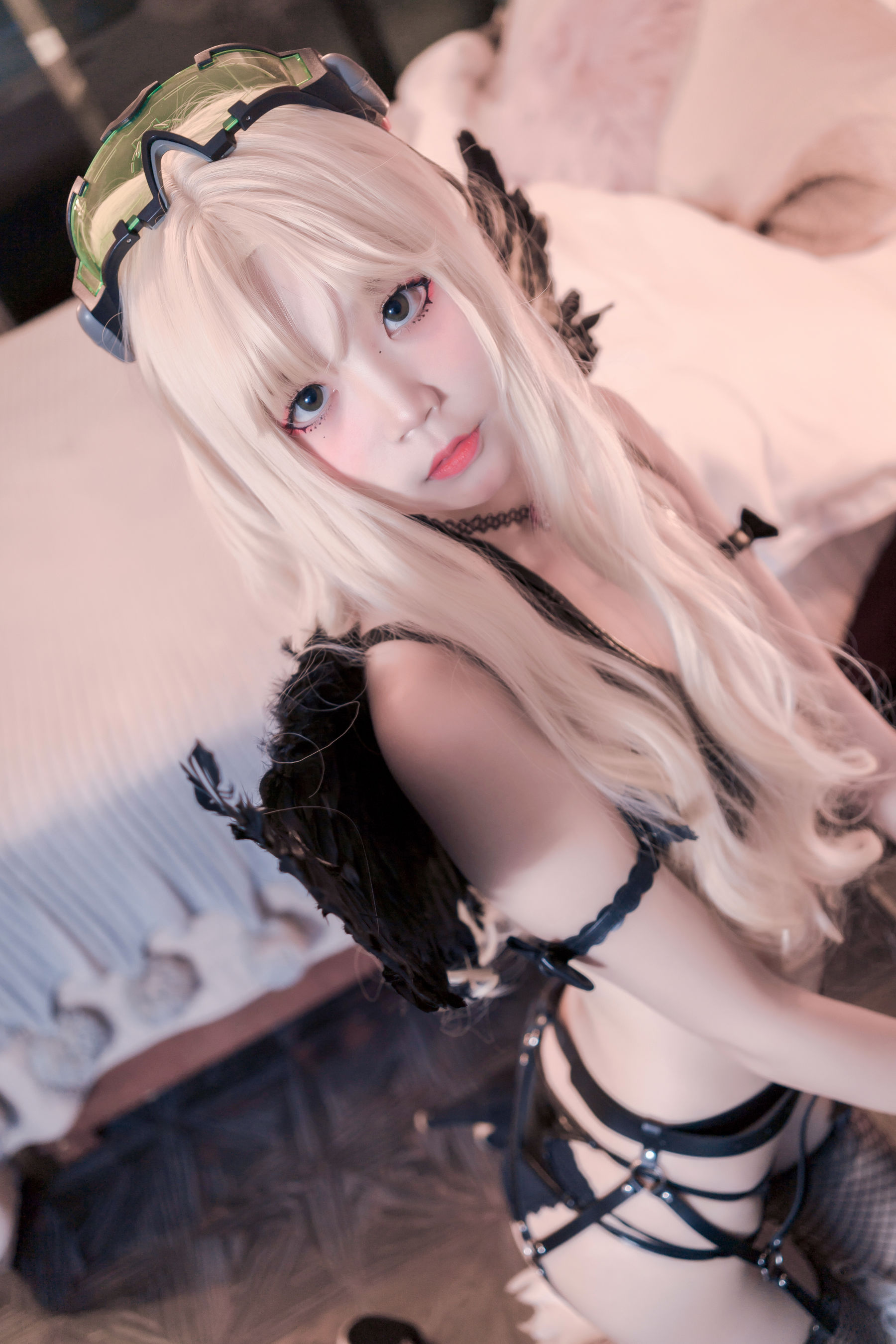 [福利COS] 清纯少女五更百鬼 - 圣女 吊带黑丝