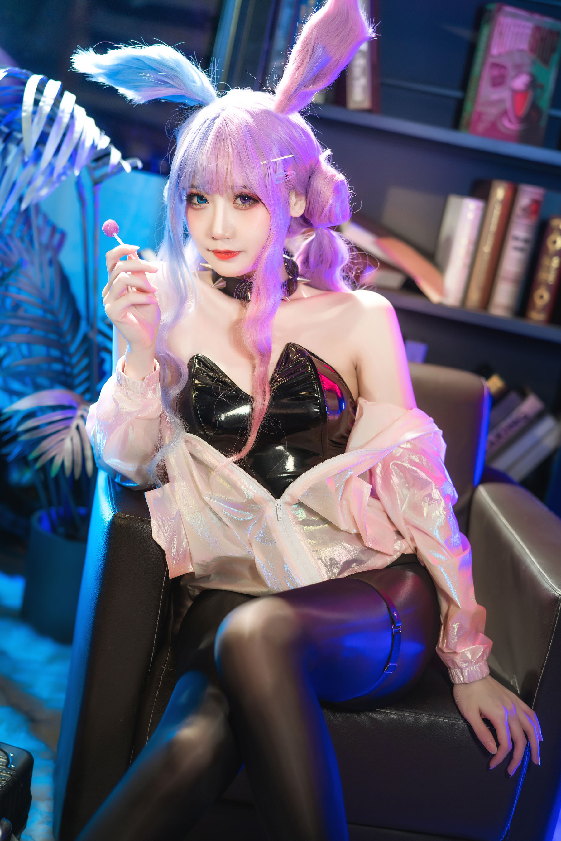 [福利COS] 焖焖碳 - 麻辣兔头X异色兔