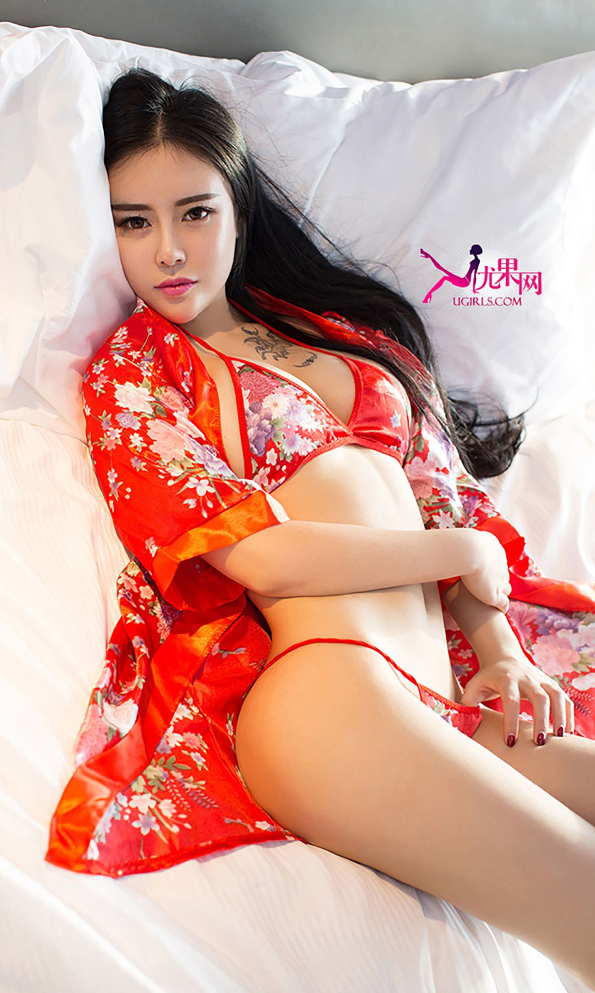 梦瑶《性感酥胸 美艳诱惑》 [爱尤物Ugirls] No.043