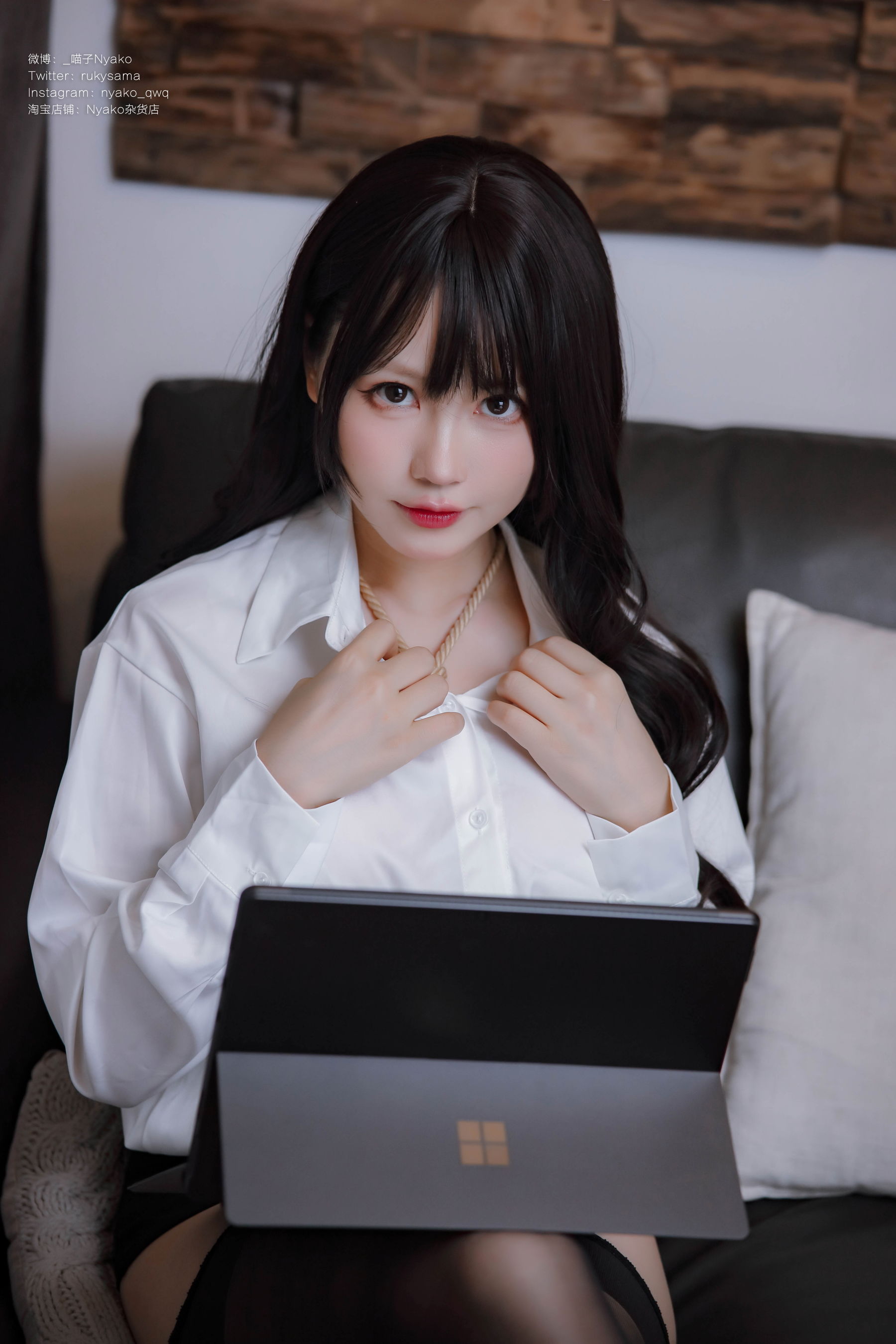 [福利COS] 萌妹子Nyako喵子 - 隣のやばいお姉さん OL