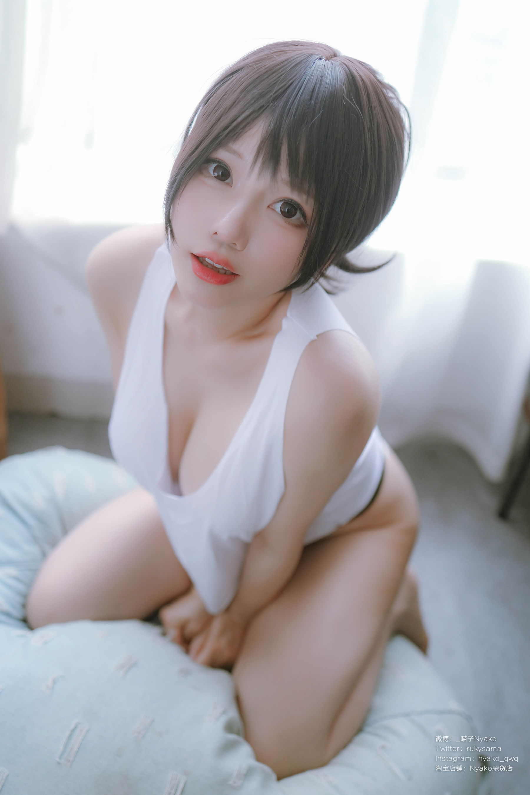 [福利COS] 萌妹子Nyako喵子 - 隣のやばいお姉さん 背心