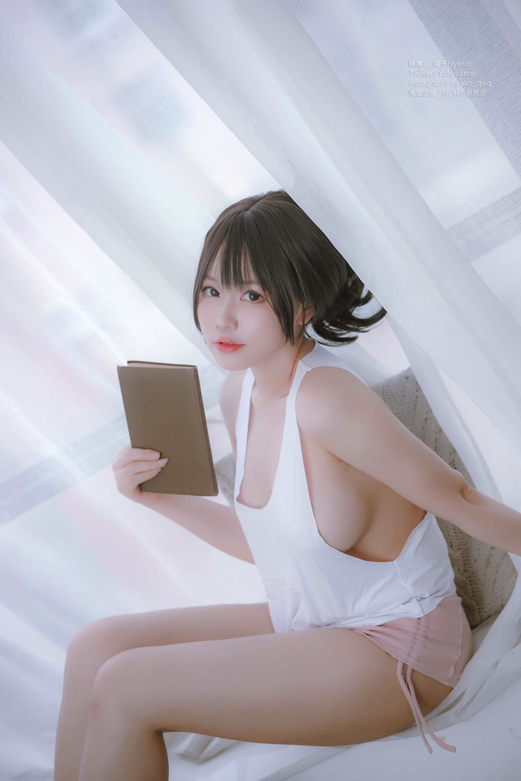 [福利COS] 萌妹子Nyako喵子 - 隣のやばいお姉さん 背心