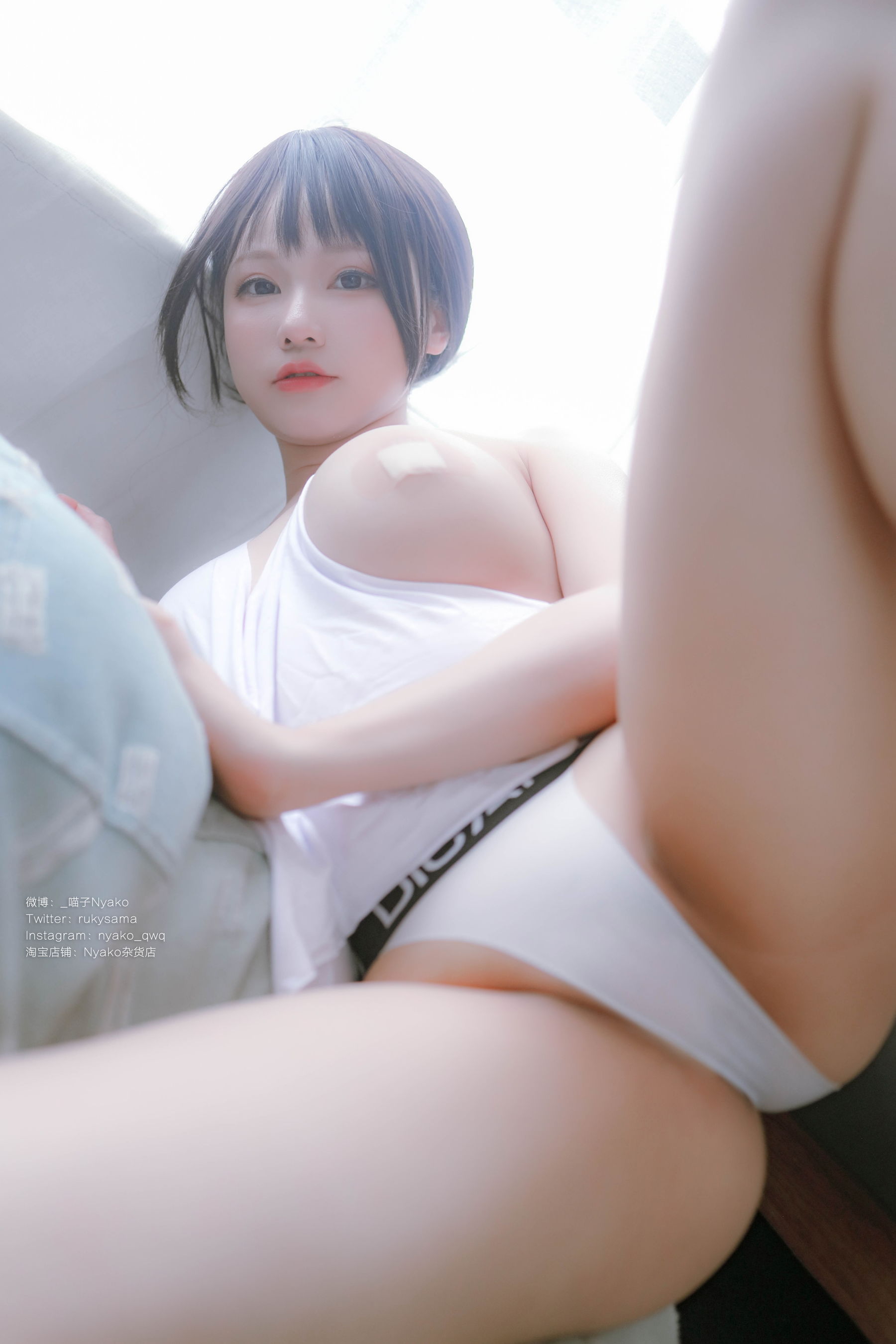 [福利COS] 萌妹子Nyako喵子 - 隣のやばいお姉さん 背心