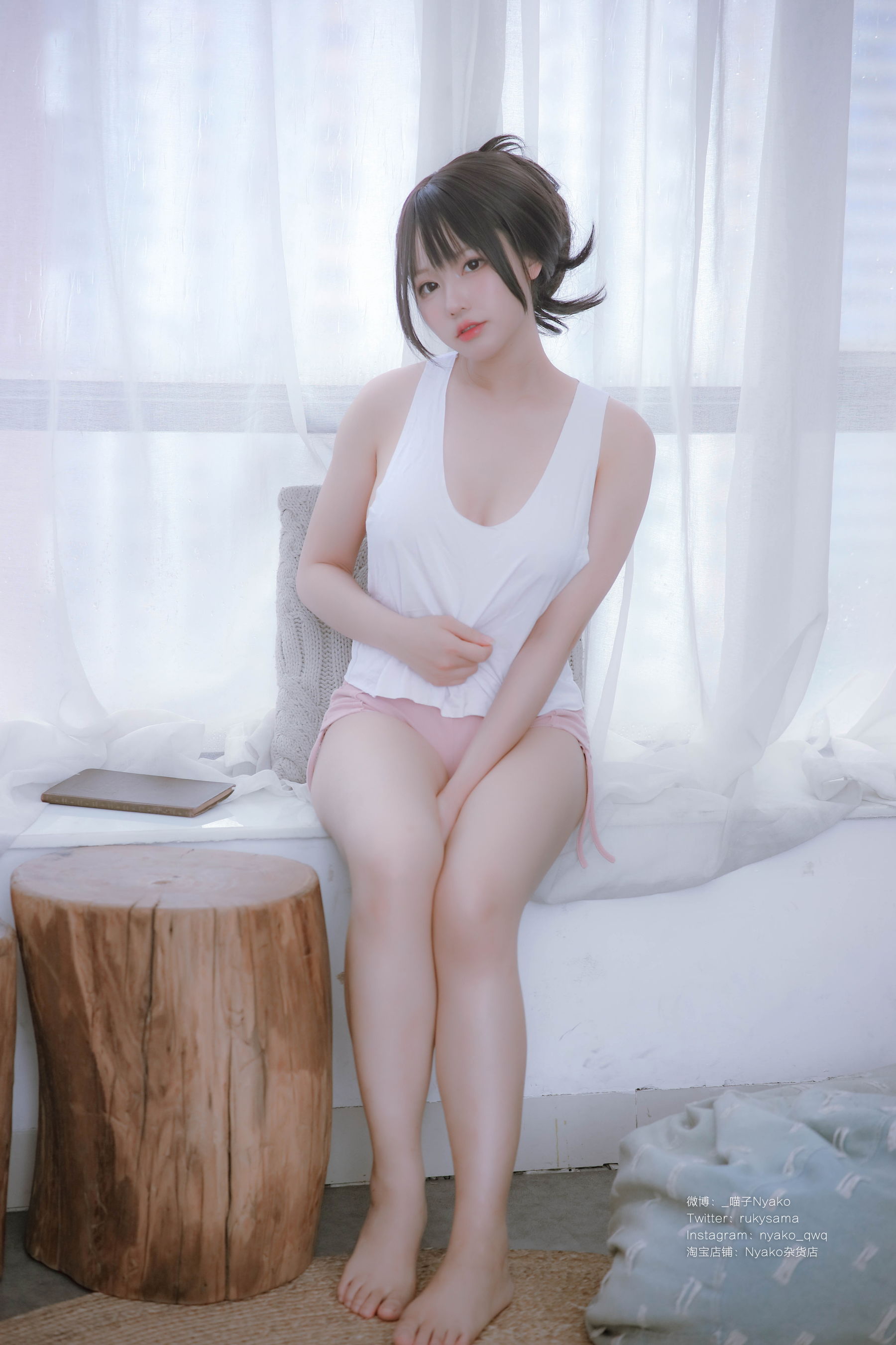 [福利COS] 萌妹子Nyako喵子 - 隣のやばいお姉さん 背心