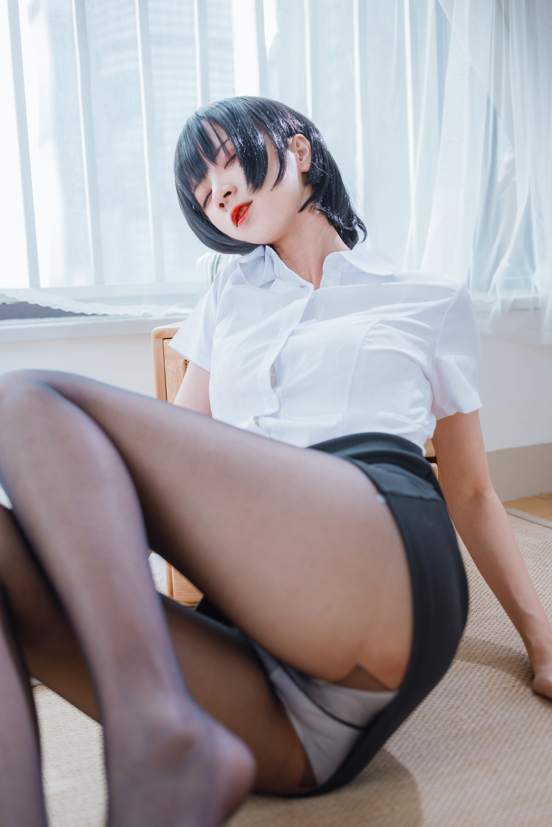 [福利COS] 贝儿酱Miki - OL装