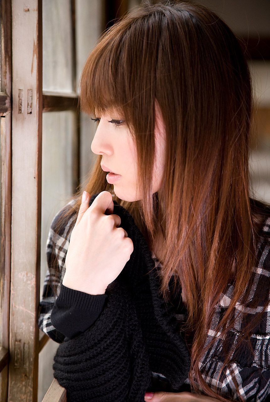 中田彩《白い鼓動》 [Image.tv]